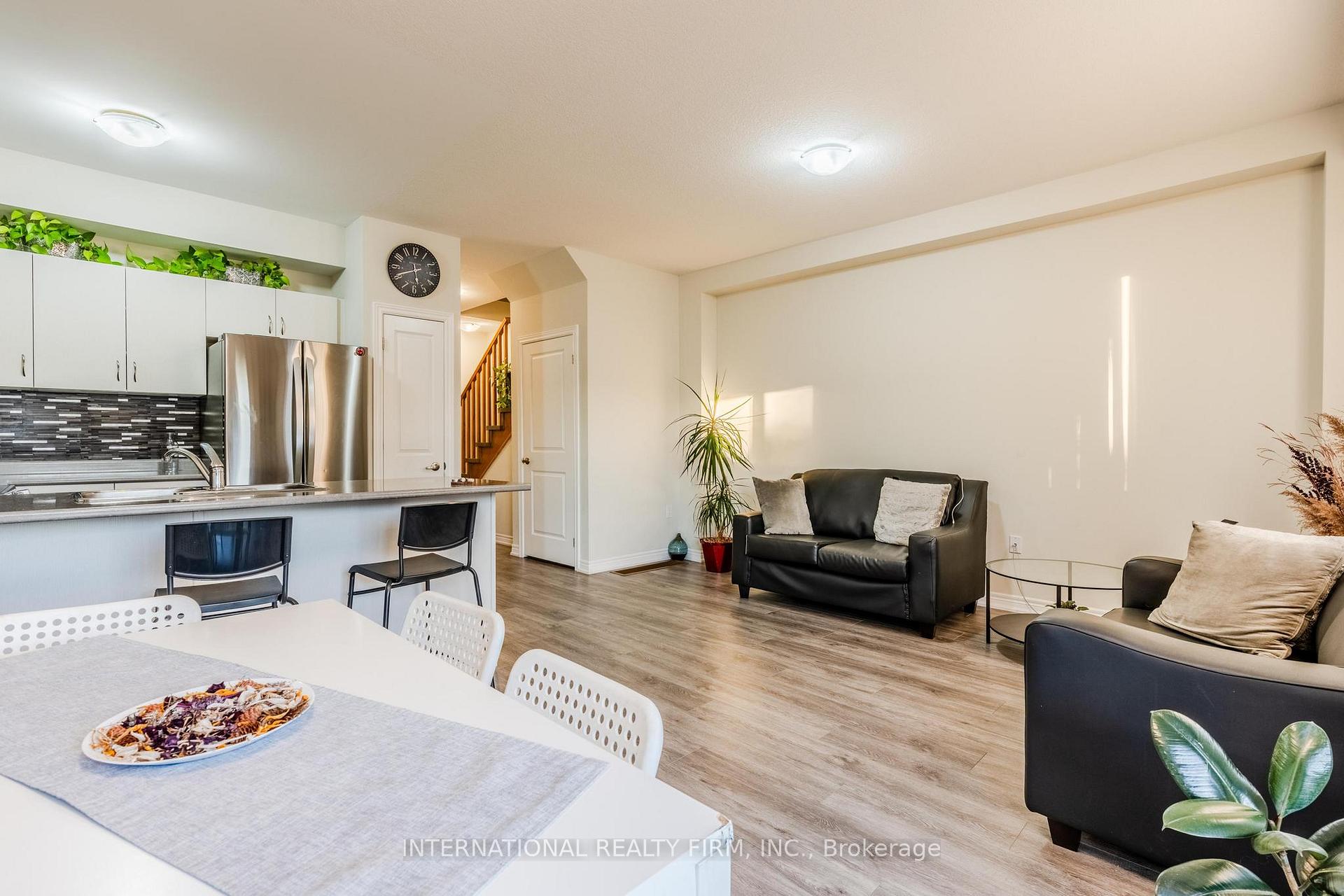 Photo 13 of 155 Aquasanta Crescent, Hamilton, Ryckmans — HOMEH
