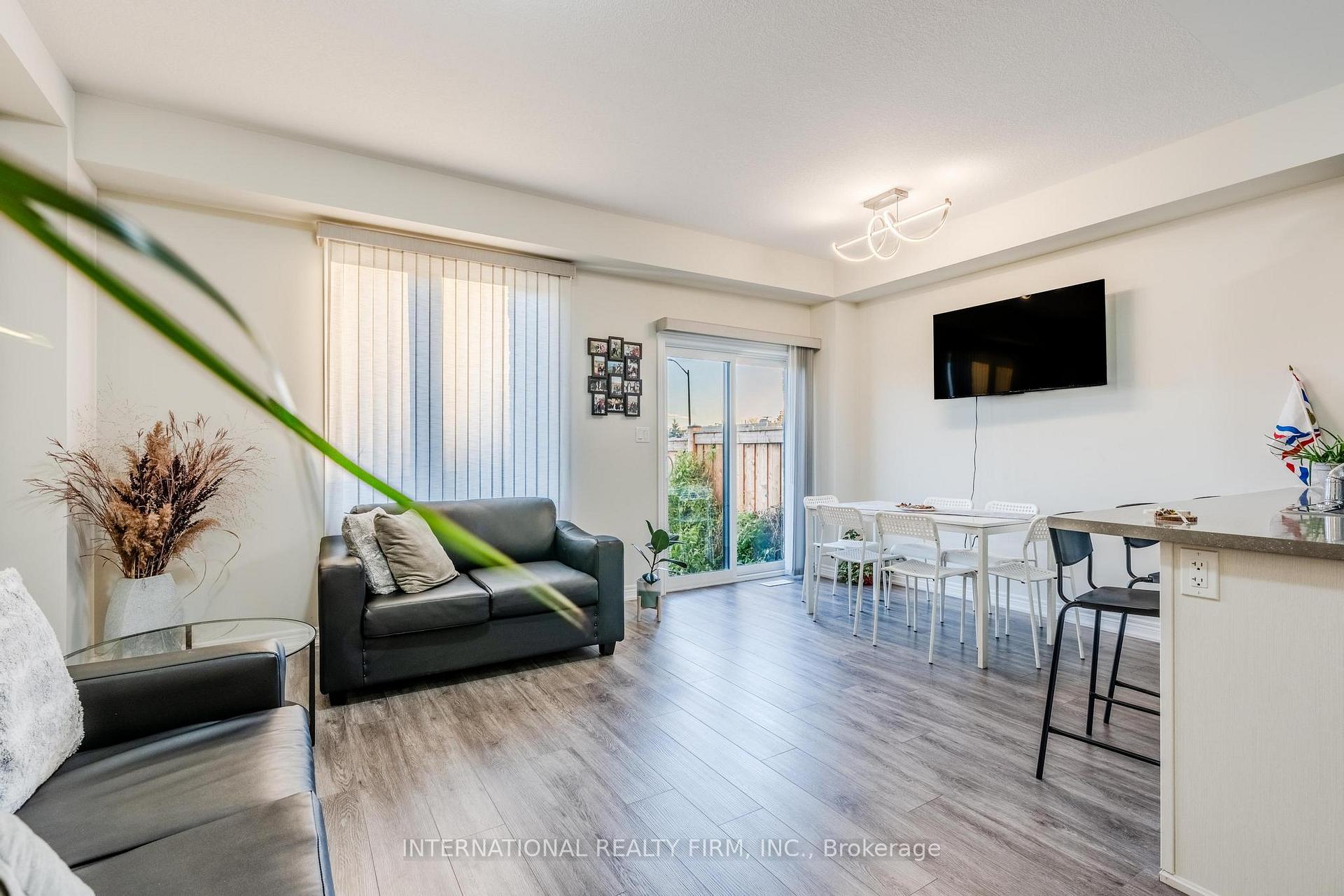Photo 14 of 155 Aquasanta Crescent, Hamilton, Ryckmans — HOMEH