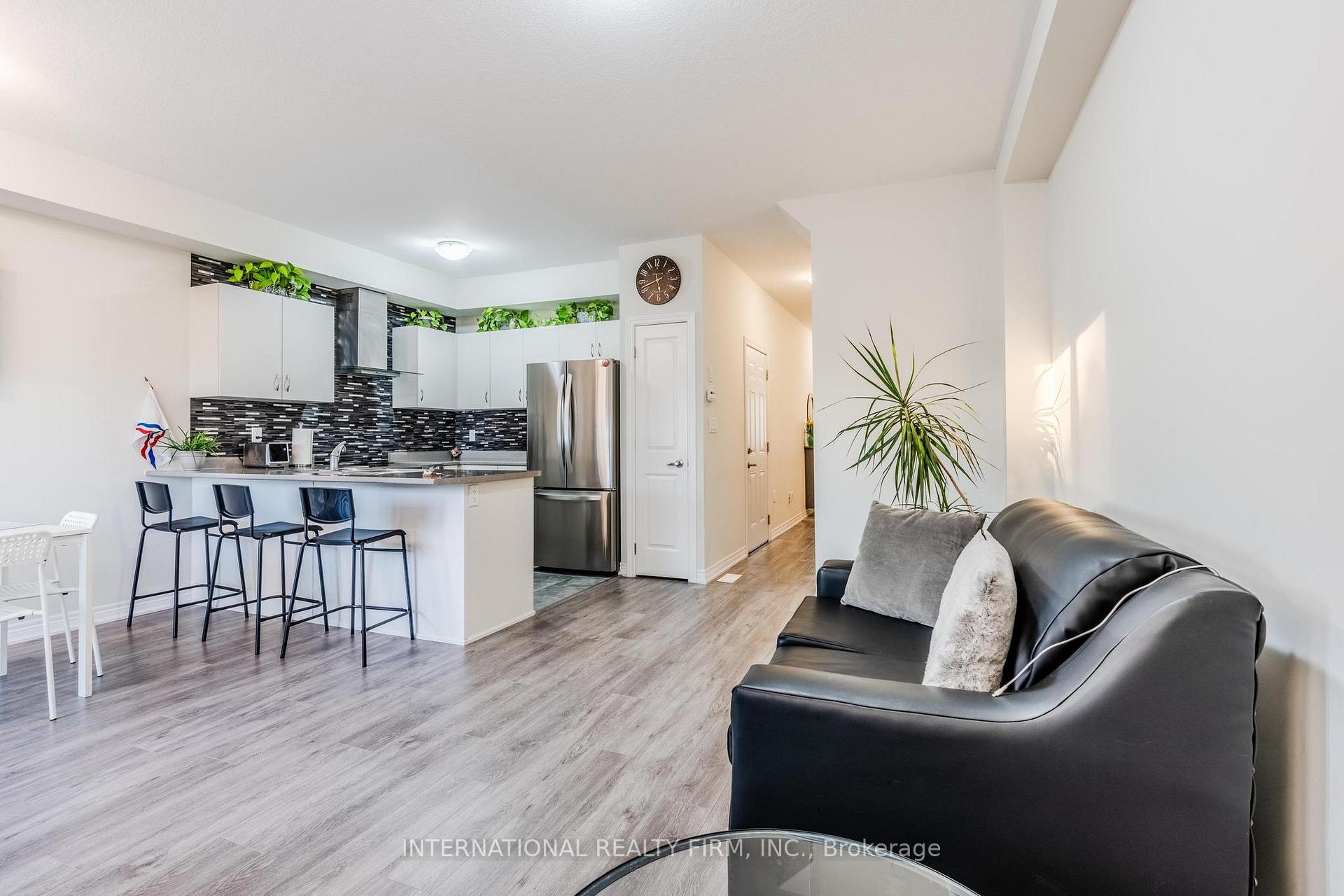 Photo 15 of 155 Aquasanta Crescent, Hamilton, Ryckmans — HOMEH