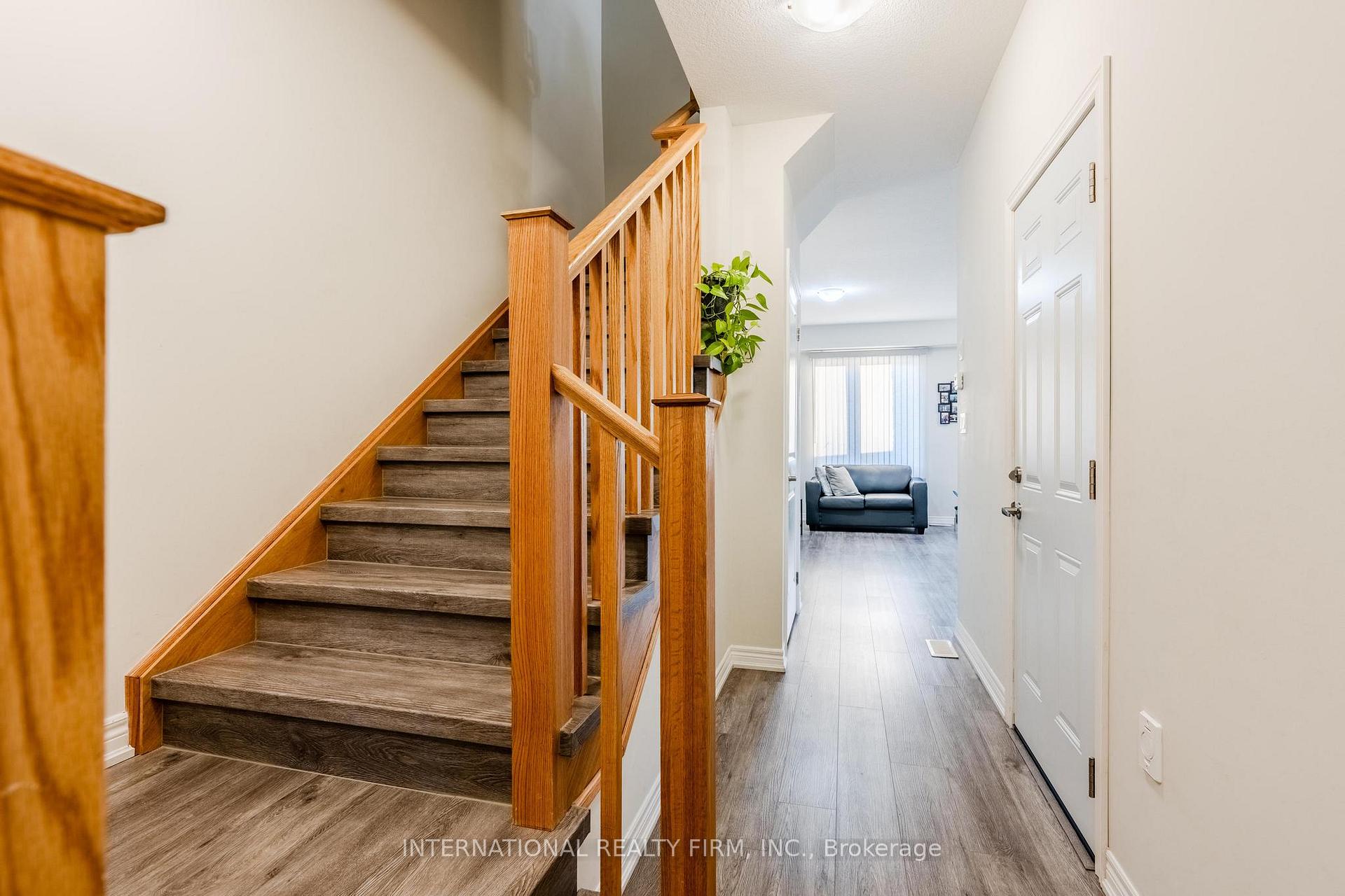 Photo 17 of 155 Aquasanta Crescent, Hamilton, Ryckmans — HOMEH