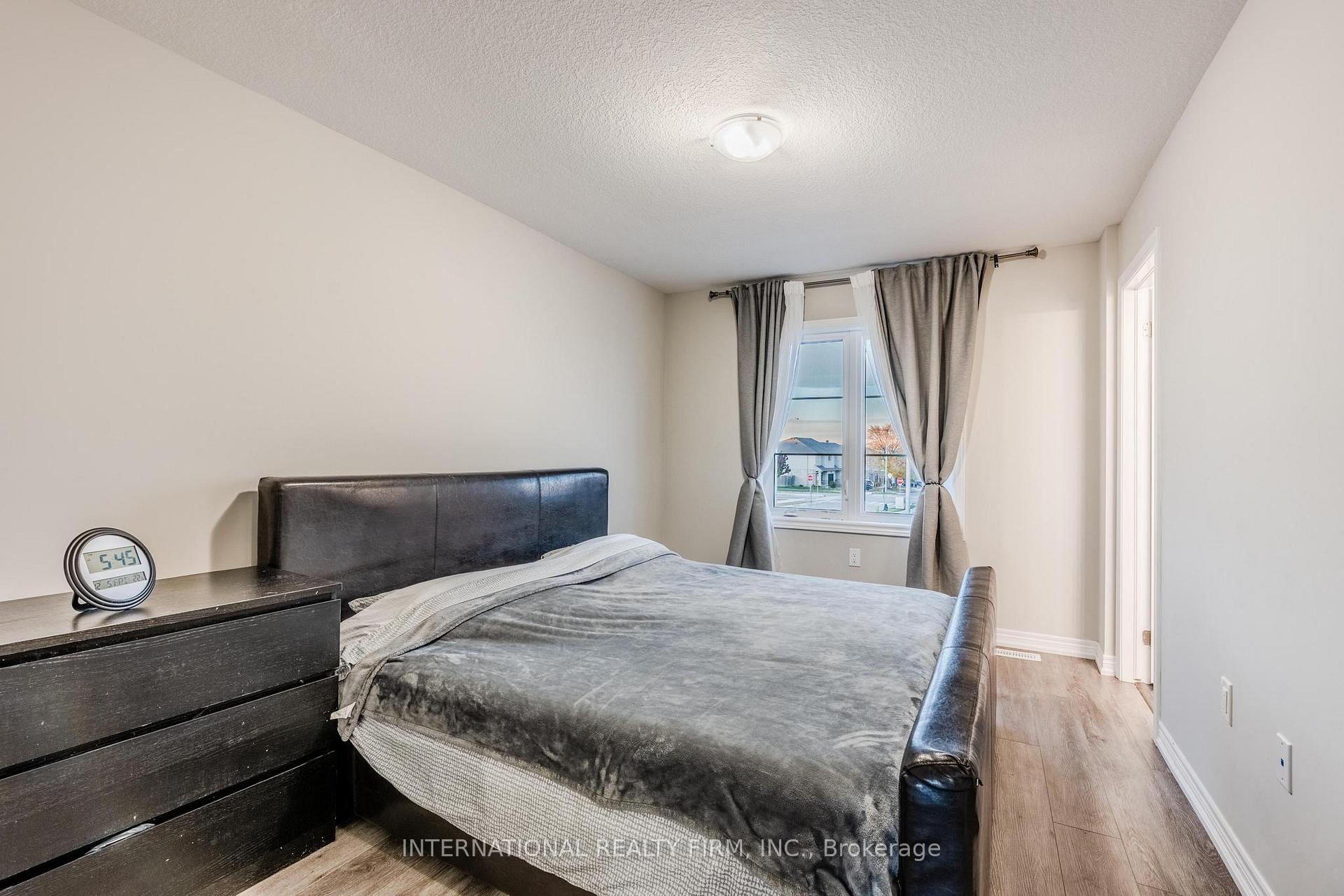 Photo 18 of 155 Aquasanta Crescent, Hamilton, Ryckmans — HOMEH