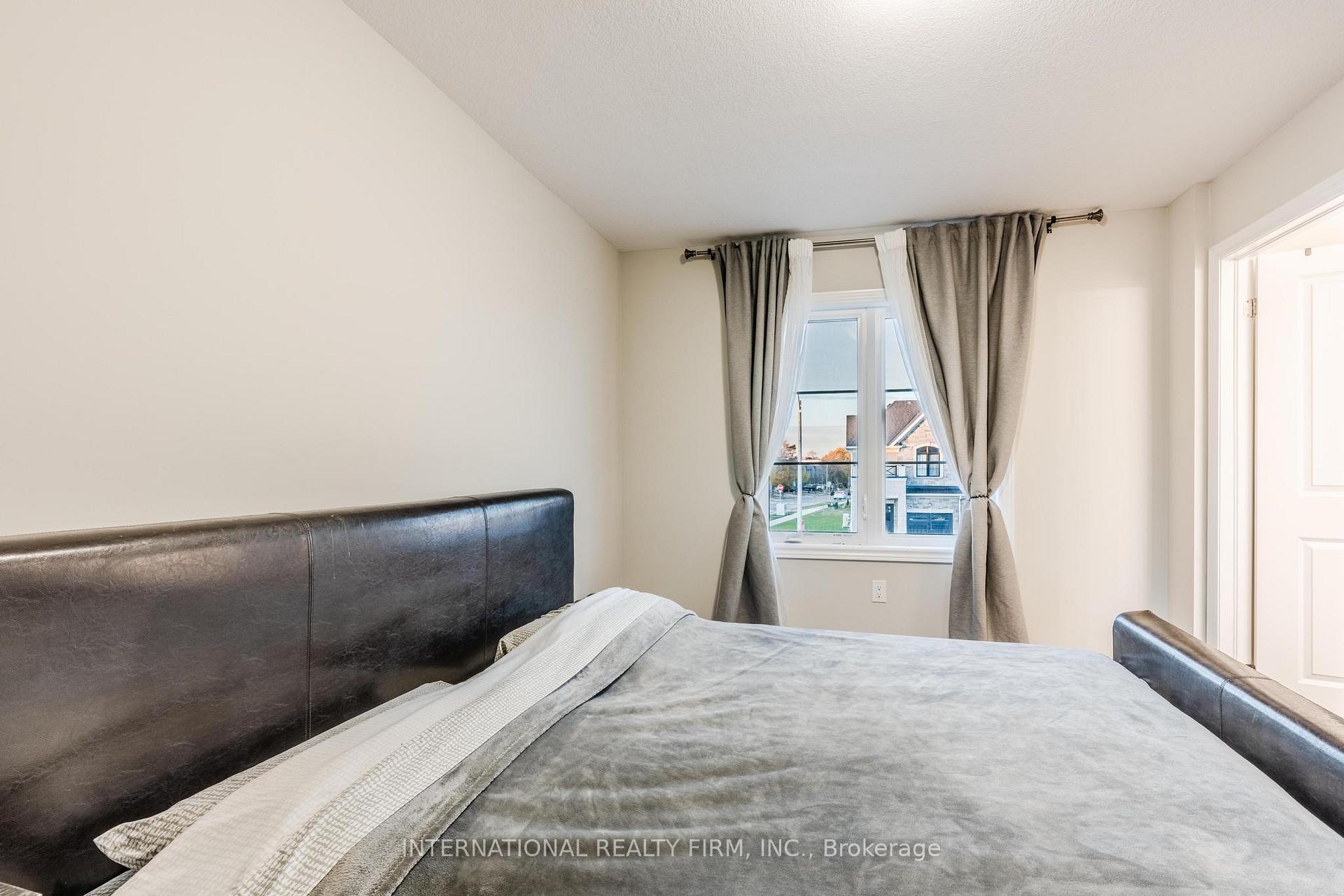 Photo 20 of 155 Aquasanta Crescent, Hamilton, Ryckmans — HOMEH