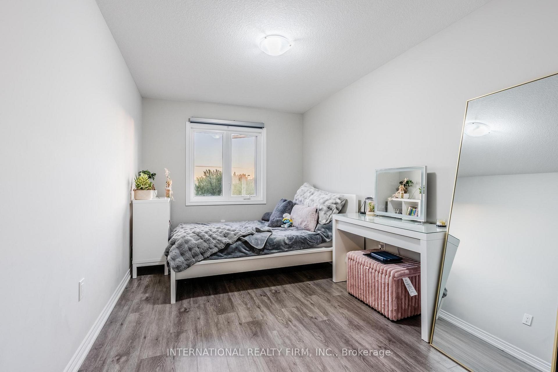 Photo 23 of 155 Aquasanta Crescent, Hamilton, Ryckmans — HOMEH
