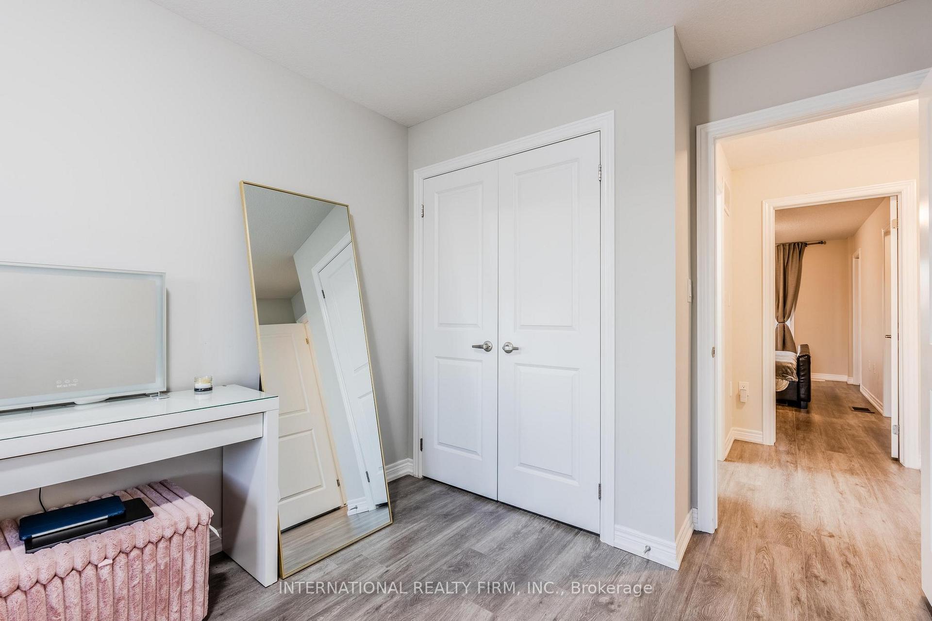 Photo 24 of 155 Aquasanta Crescent, Hamilton, Ryckmans — HOMEH
