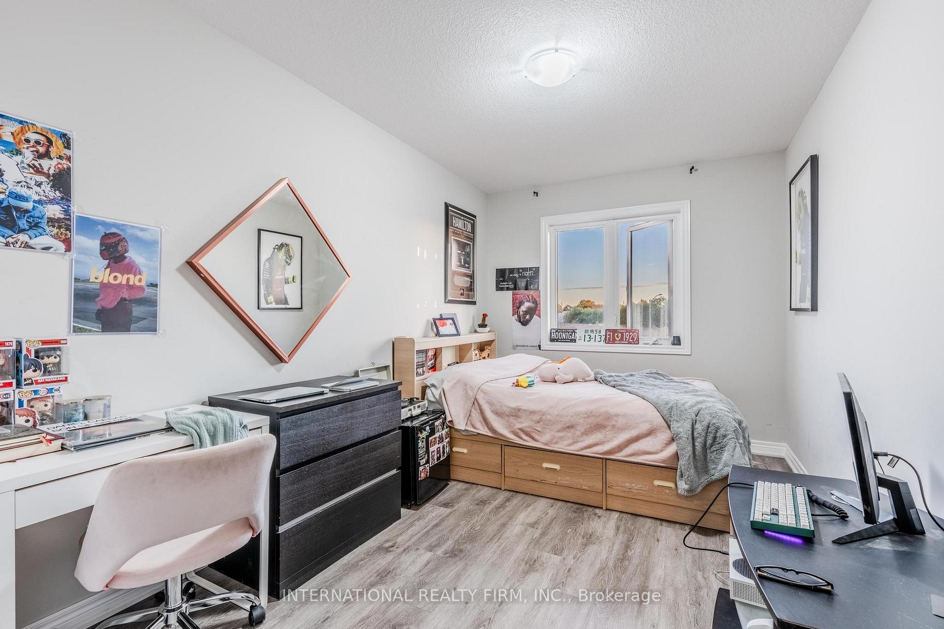 Photo 25 of 155 Aquasanta Crescent, Hamilton, Ryckmans — HOMEH