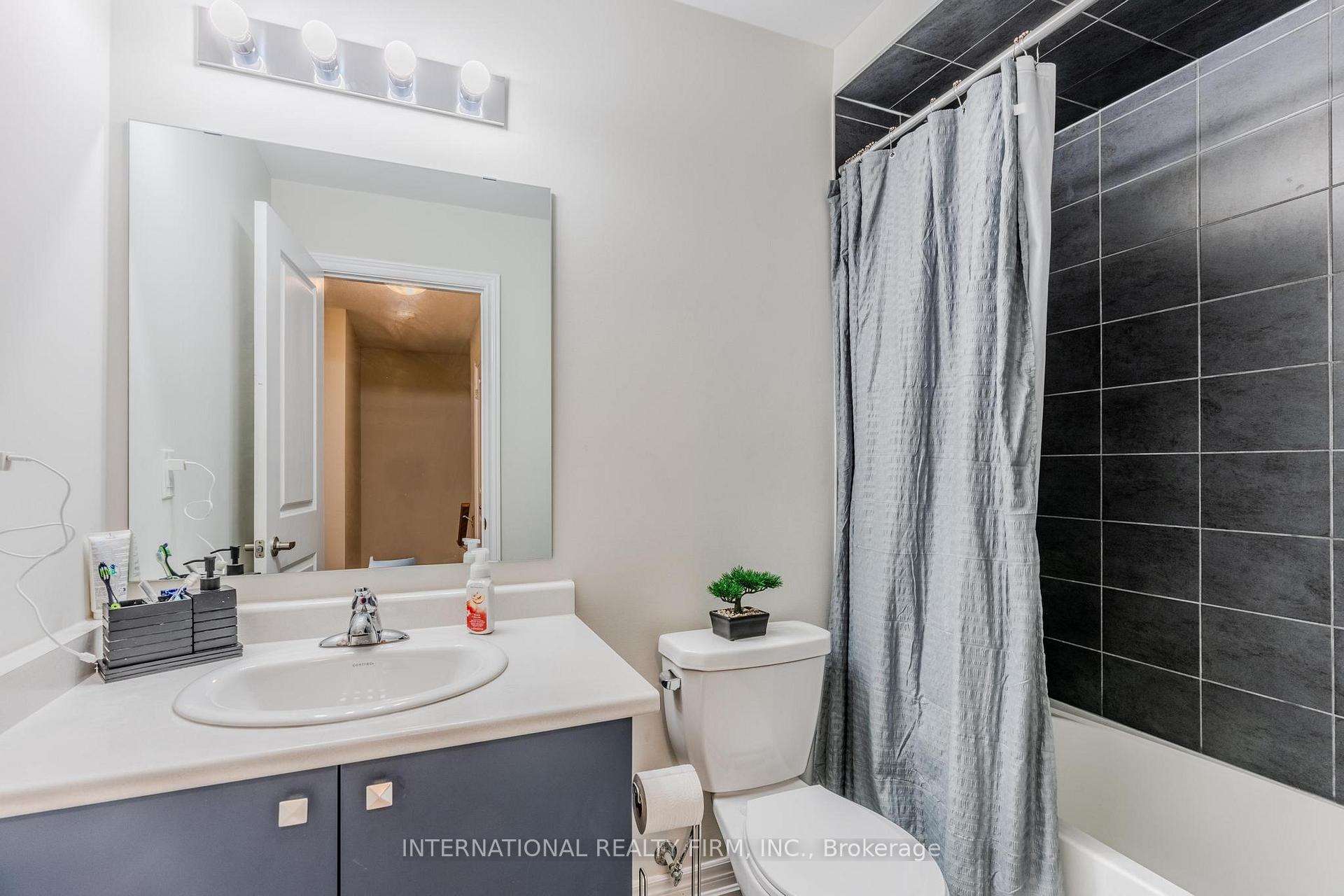 Photo 28 of 155 Aquasanta Crescent, Hamilton, Ryckmans — HOMEH