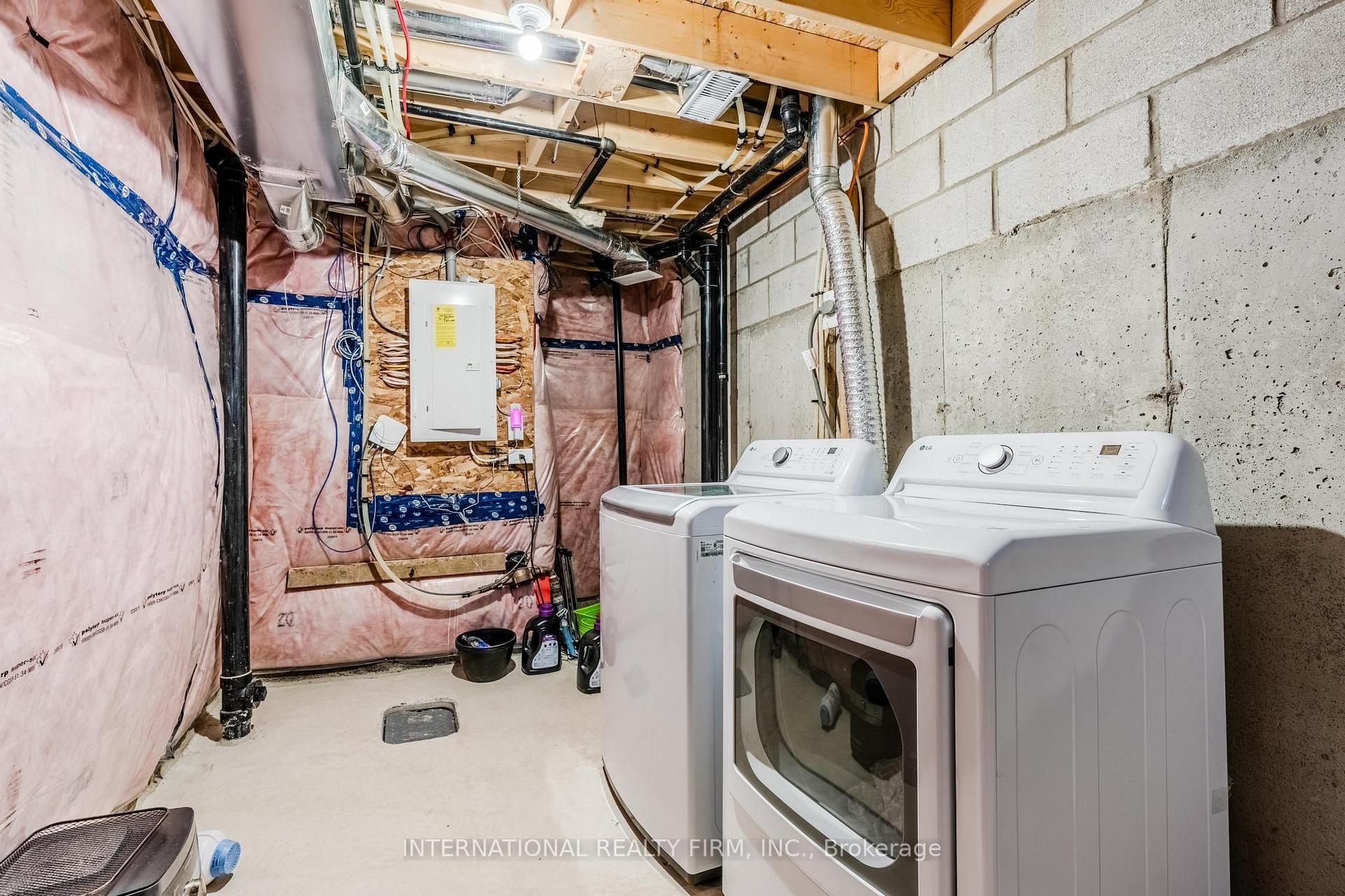 Photo 29 of 155 Aquasanta Crescent, Hamilton, Ryckmans — HOMEH