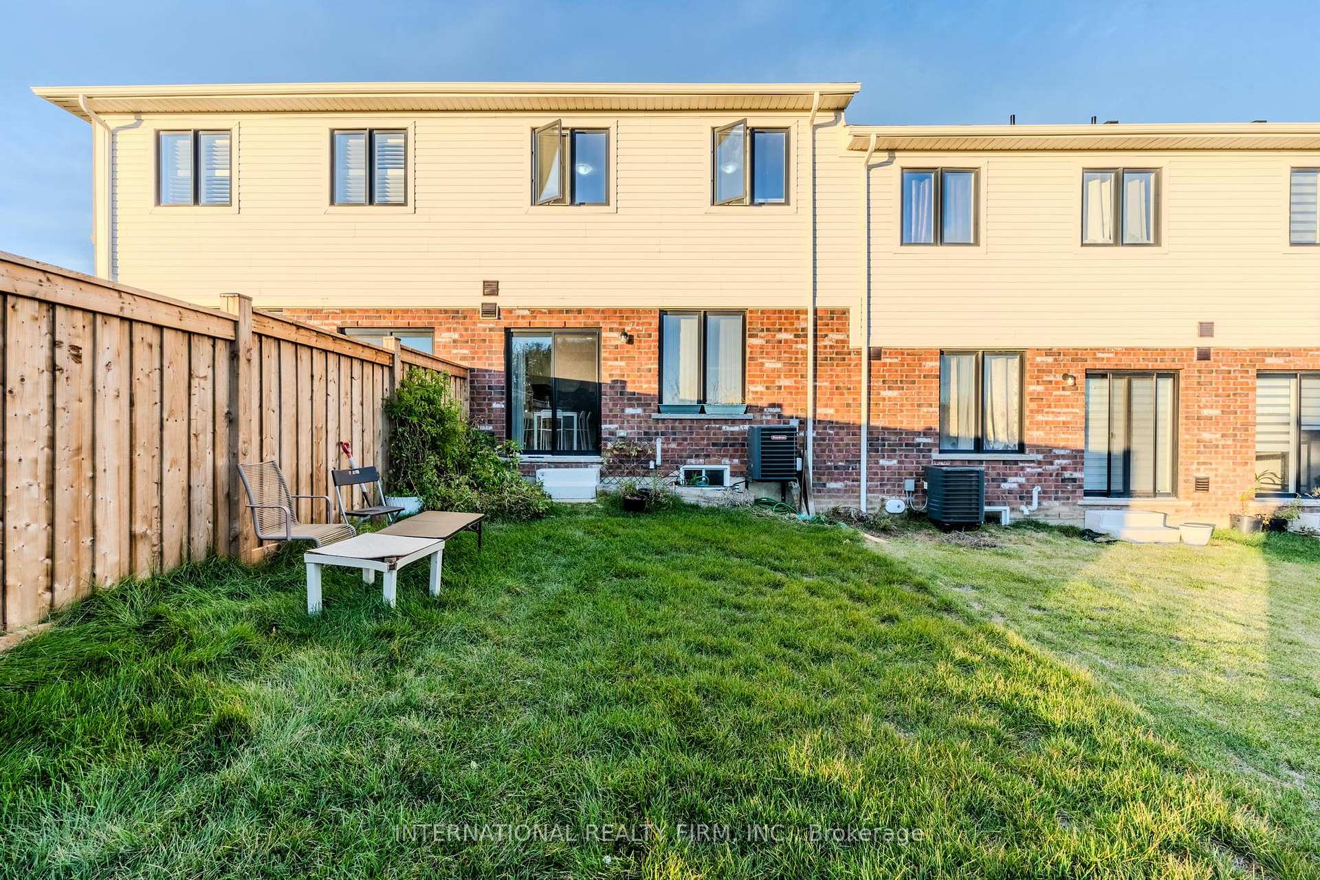 Photo 31 of 155 Aquasanta Crescent, Hamilton, Ryckmans — HOMEH