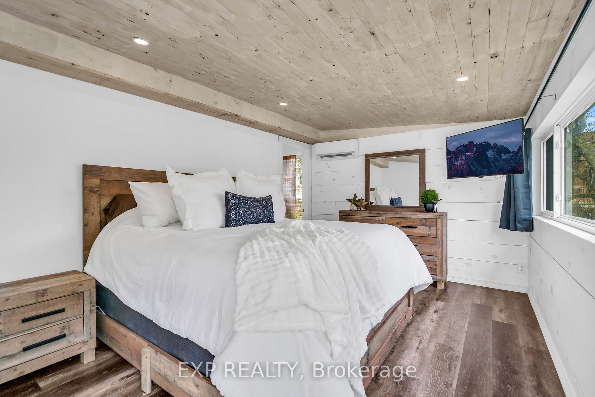 Photo 11 of 409 Centre Street, Brock, Beaverton — HOMEH