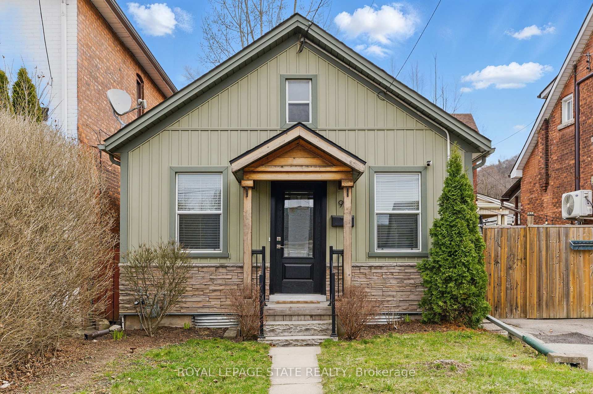Front of 91 Aurora Street