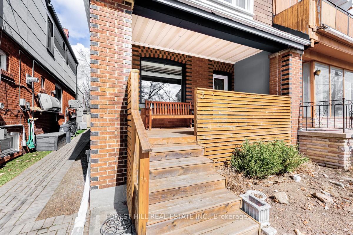 Photo 2 of 3 Dilworth Crescent, Toronto, Broadview North — HOMEH