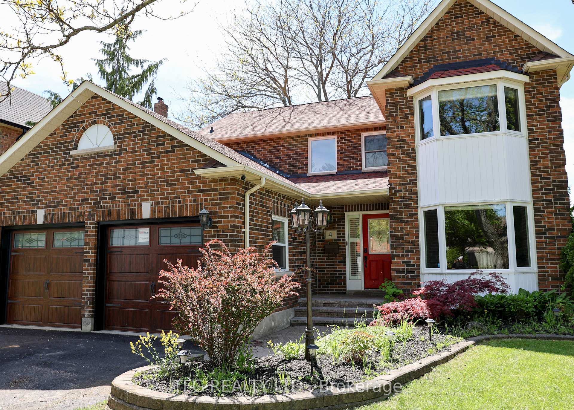 Front of 4 Carriage Lane