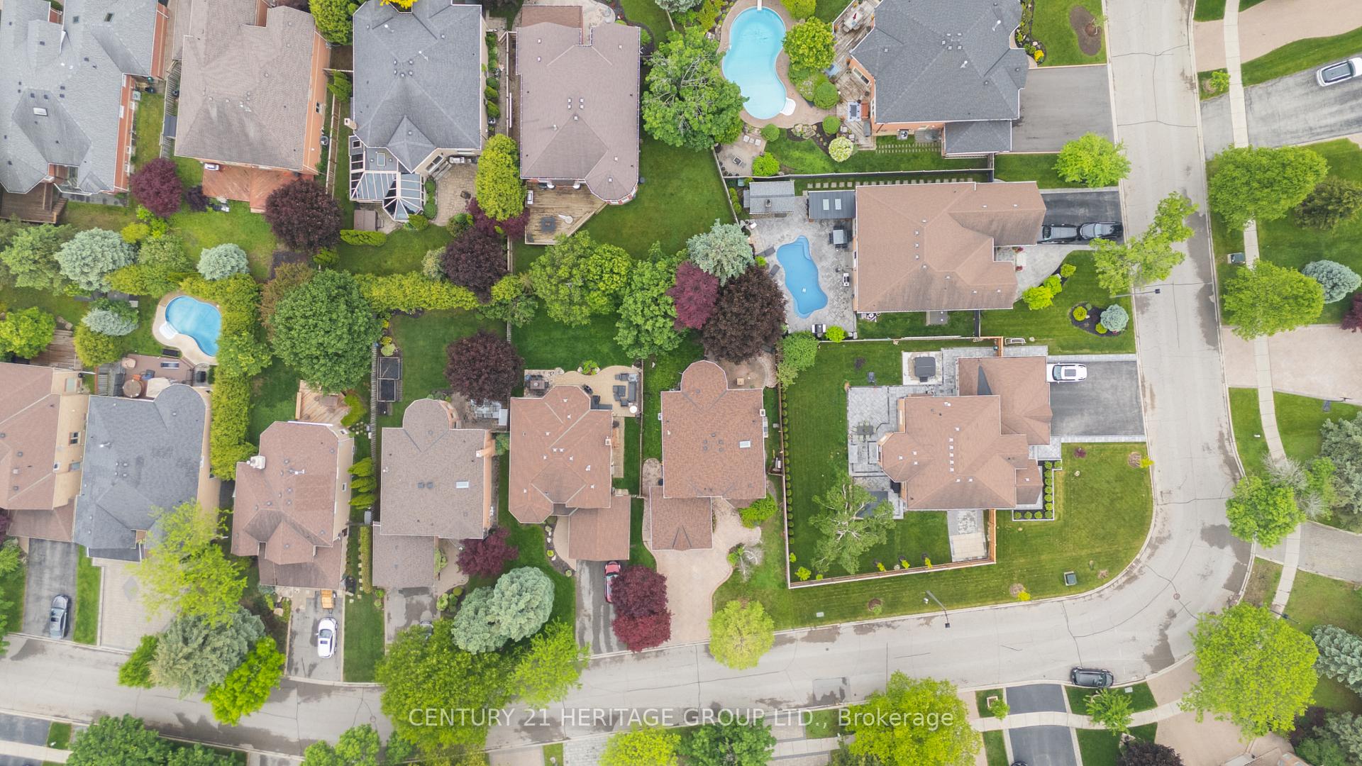 Photo 3 of 27 Charing Crescent, Aurora, Aurora Highlands — HOMEH