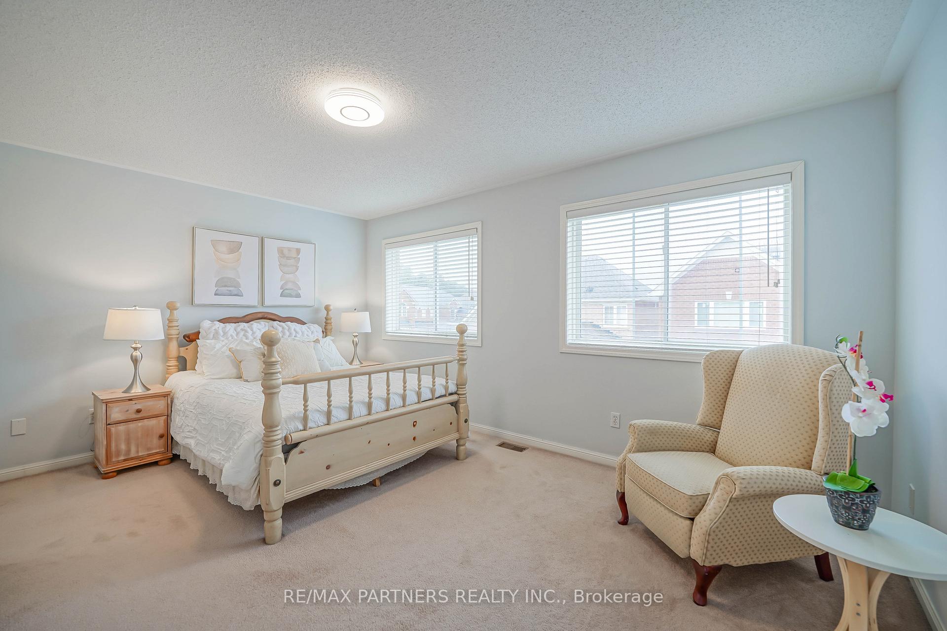 Photo 16 of 4 Tower Bridge Crescent, Markham, Berczy — HOMEH