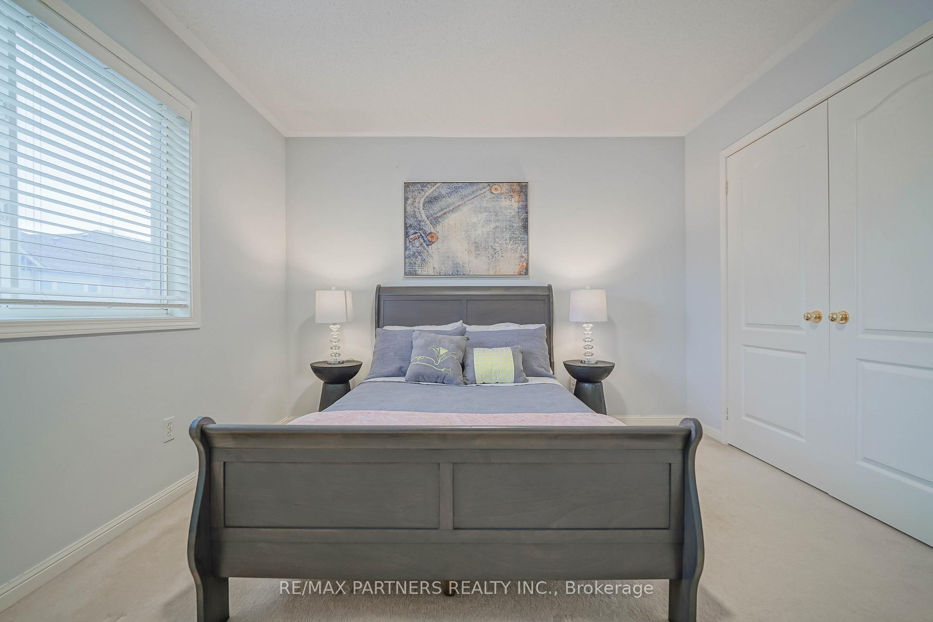 Photo 22 of 4 Tower Bridge Crescent, Markham, Berczy — HOMEH