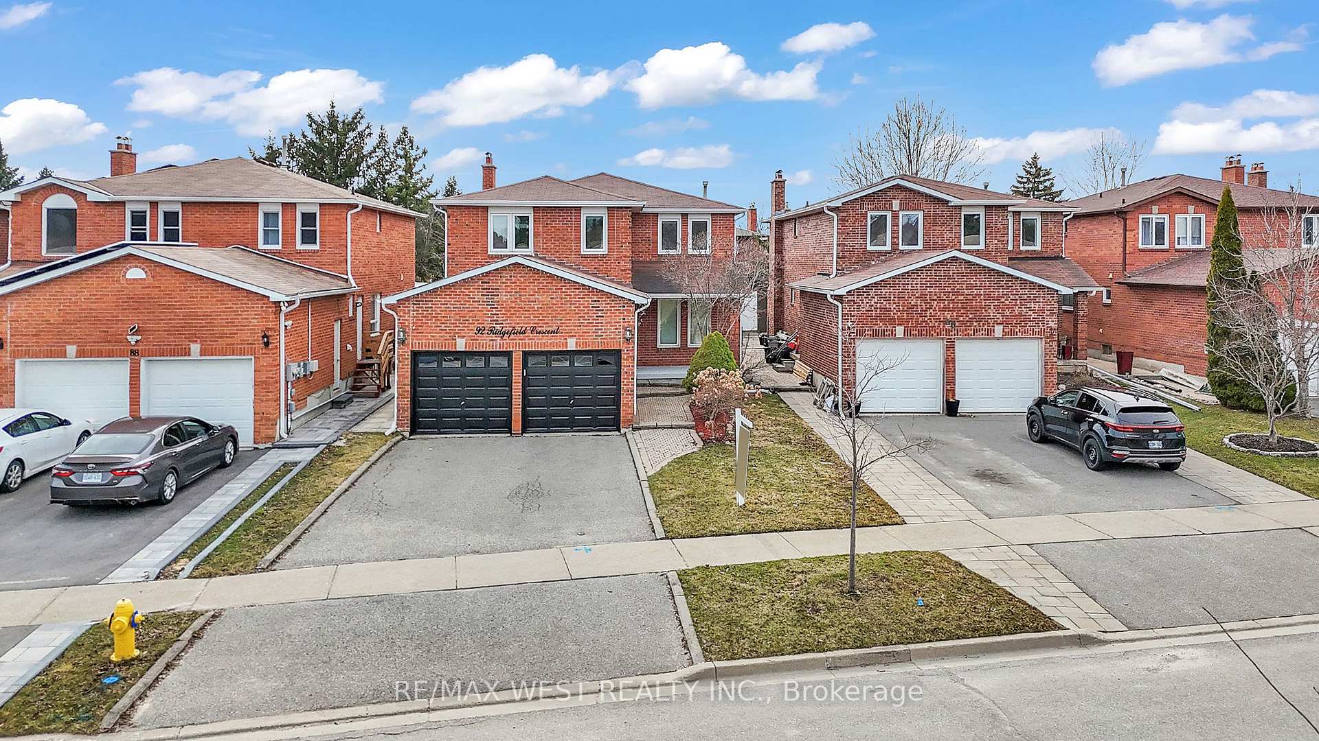 Front of 92 Ridgefield Crescent