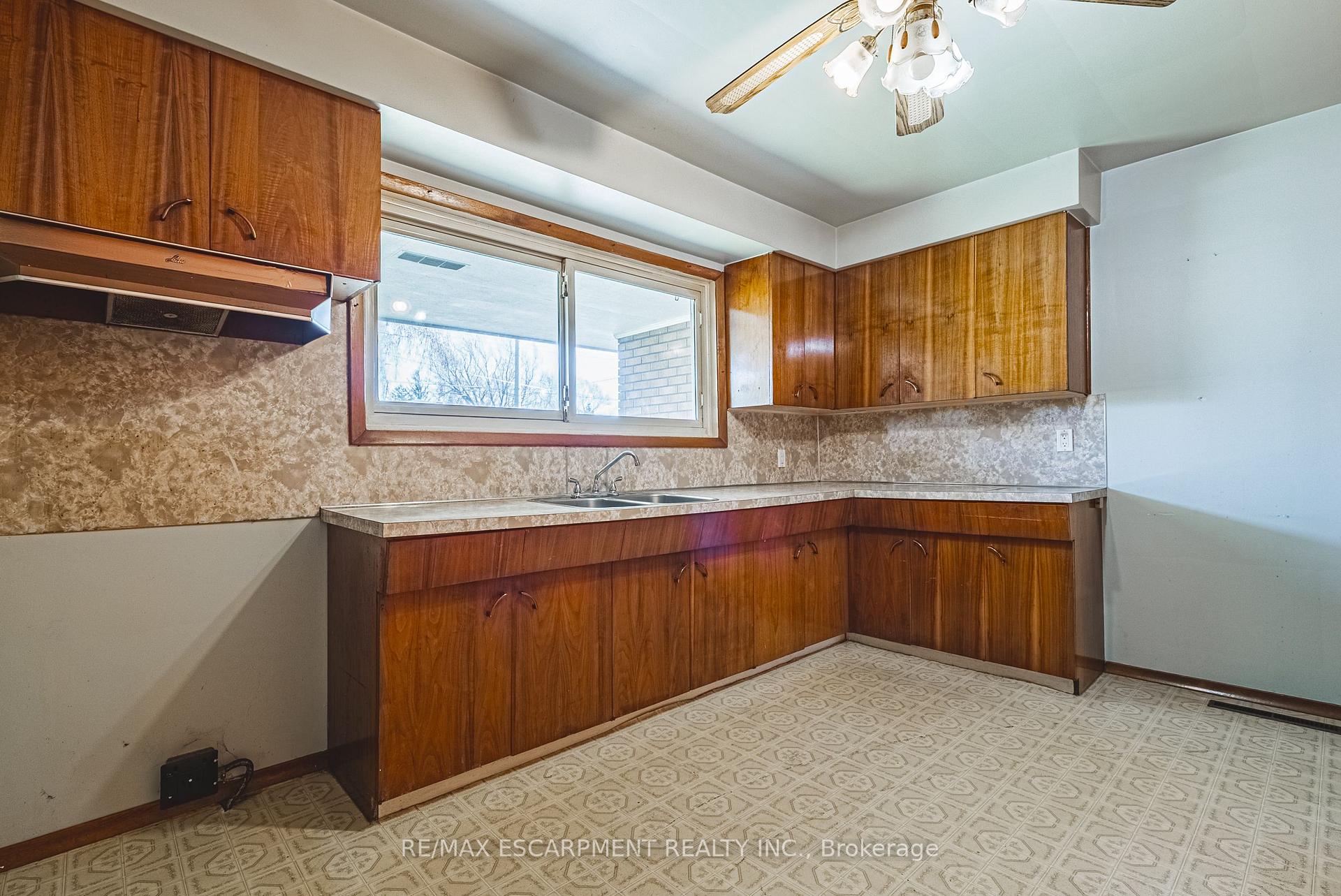 Photo 8 of 340 West 5th Street, Hamilton, Buchanan — HOMEH