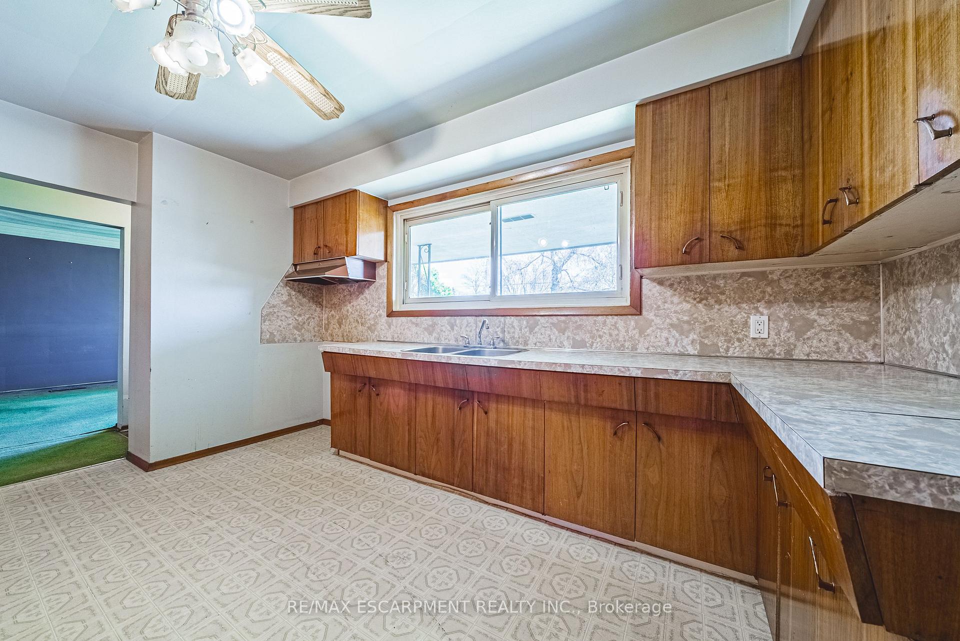 Photo 10 of 340 West 5th Street, Hamilton, Buchanan — HOMEH