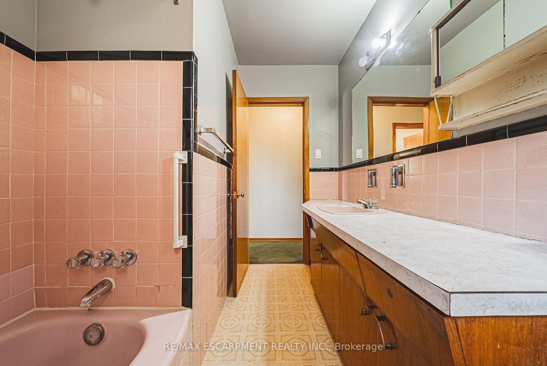 Photo 13 of 340 West 5th Street, Hamilton, Buchanan — HOMEH
