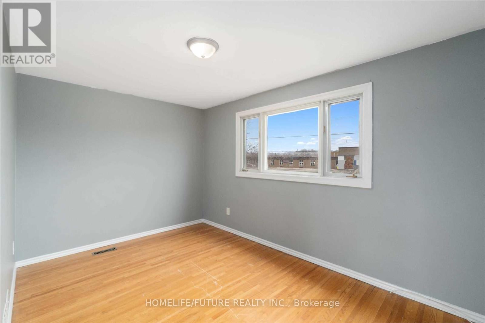Photo 10 of 210 Harmony Road N, Oshawa, Eastdale — HOMEH