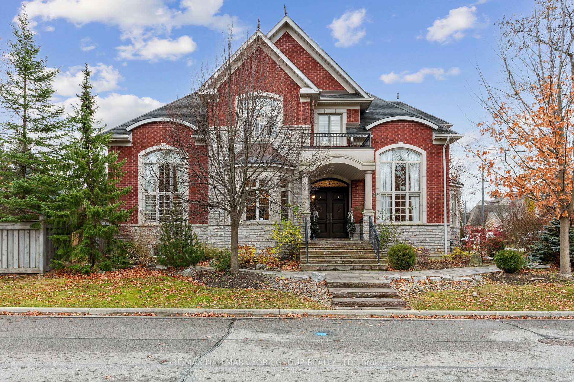 Front of 100 Grandvista Crescent