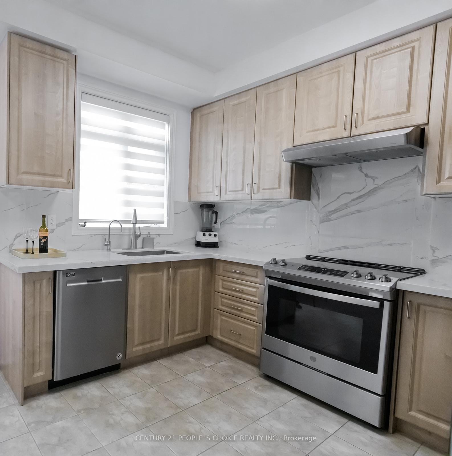 Photo 10 of 102 Roy Grove Way, Markham, Greensborough — HOMEH