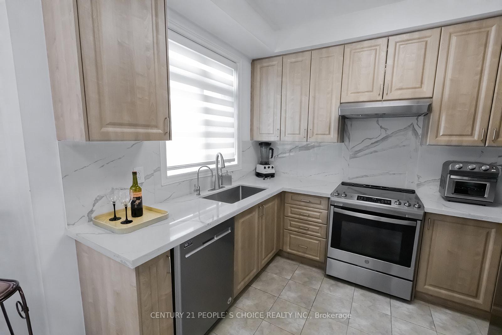 Photo 13 of 102 Roy Grove Way, Markham, Greensborough — HOMEH