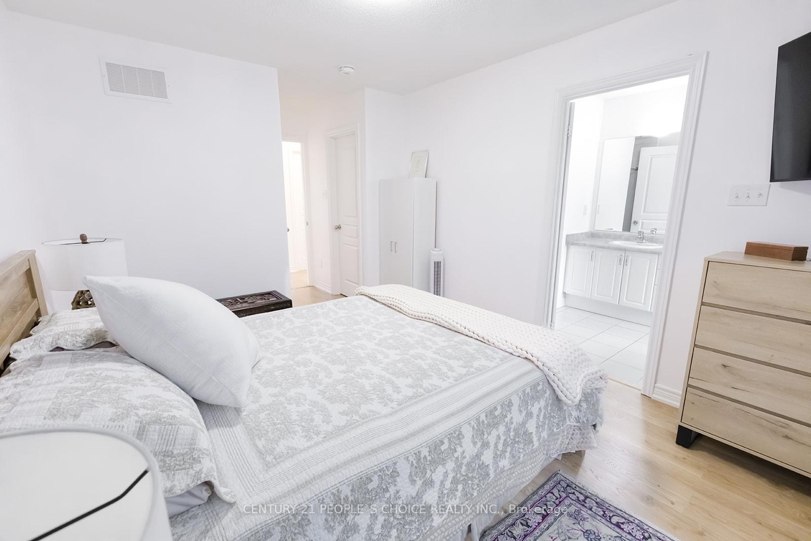 Photo 25 of 102 Roy Grove Way, Markham, Greensborough — HOMEH