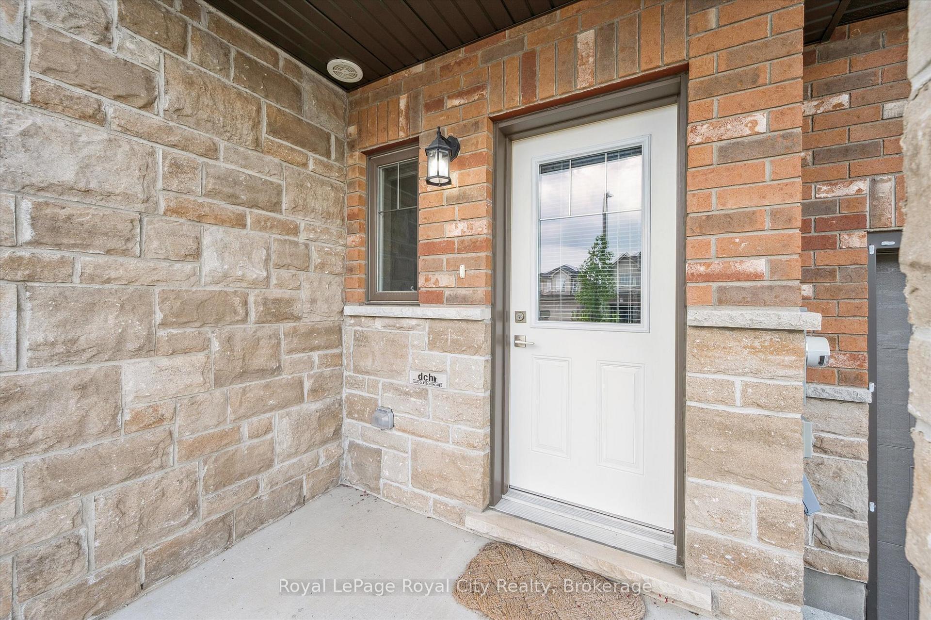 Photo 2 of 34 Wideman Boulevard, Guelph, Victoria North — HOMEH