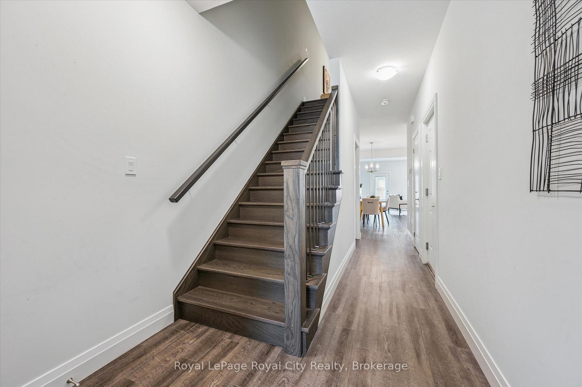Photo 4 of 34 Wideman Boulevard, Guelph, Victoria North — HOMEH