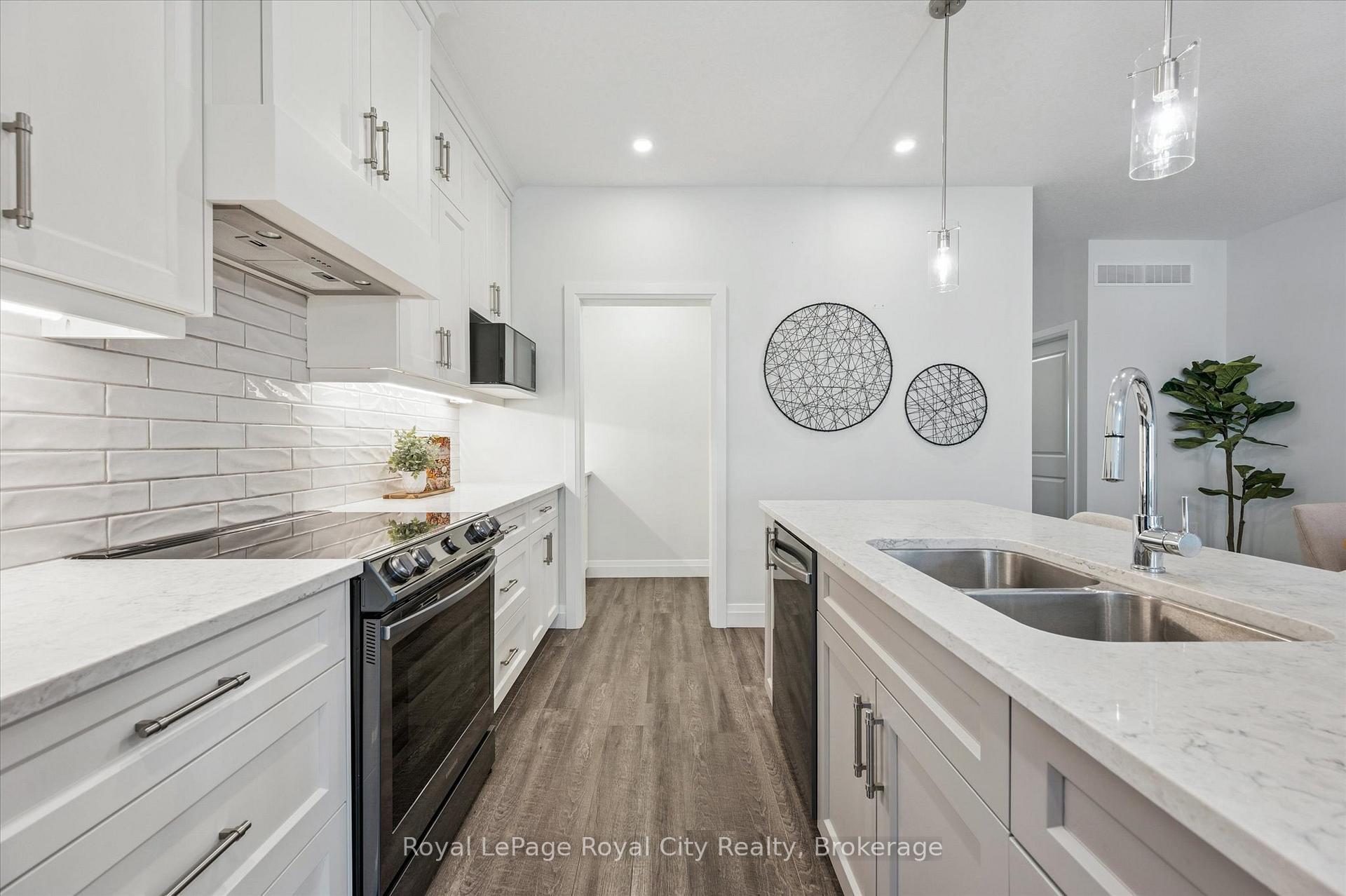 Photo 11 of 34 Wideman Boulevard, Guelph, Victoria North — HOMEH