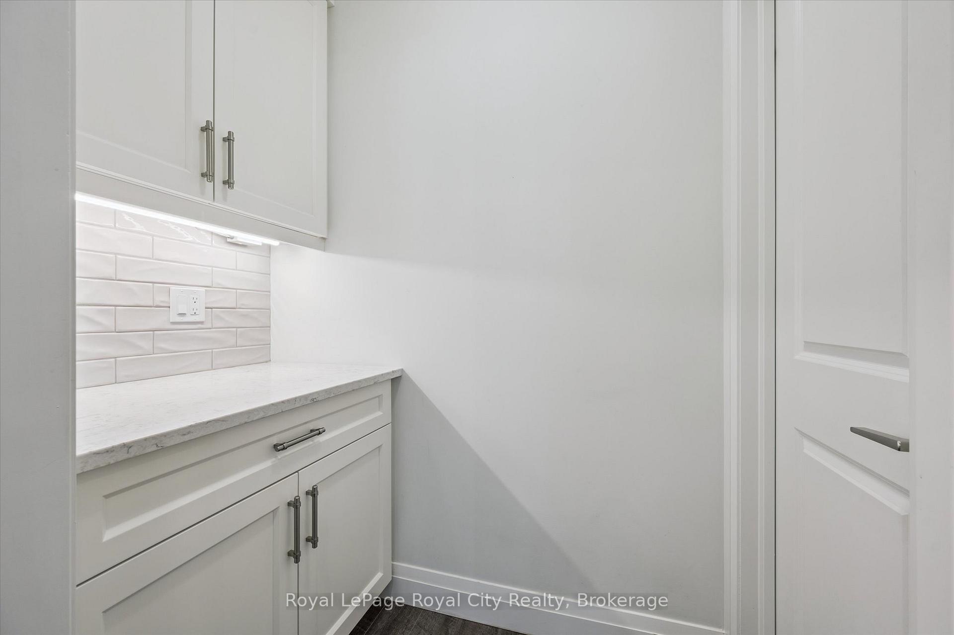 Photo 12 of 34 Wideman Boulevard, Guelph, Victoria North — HOMEH