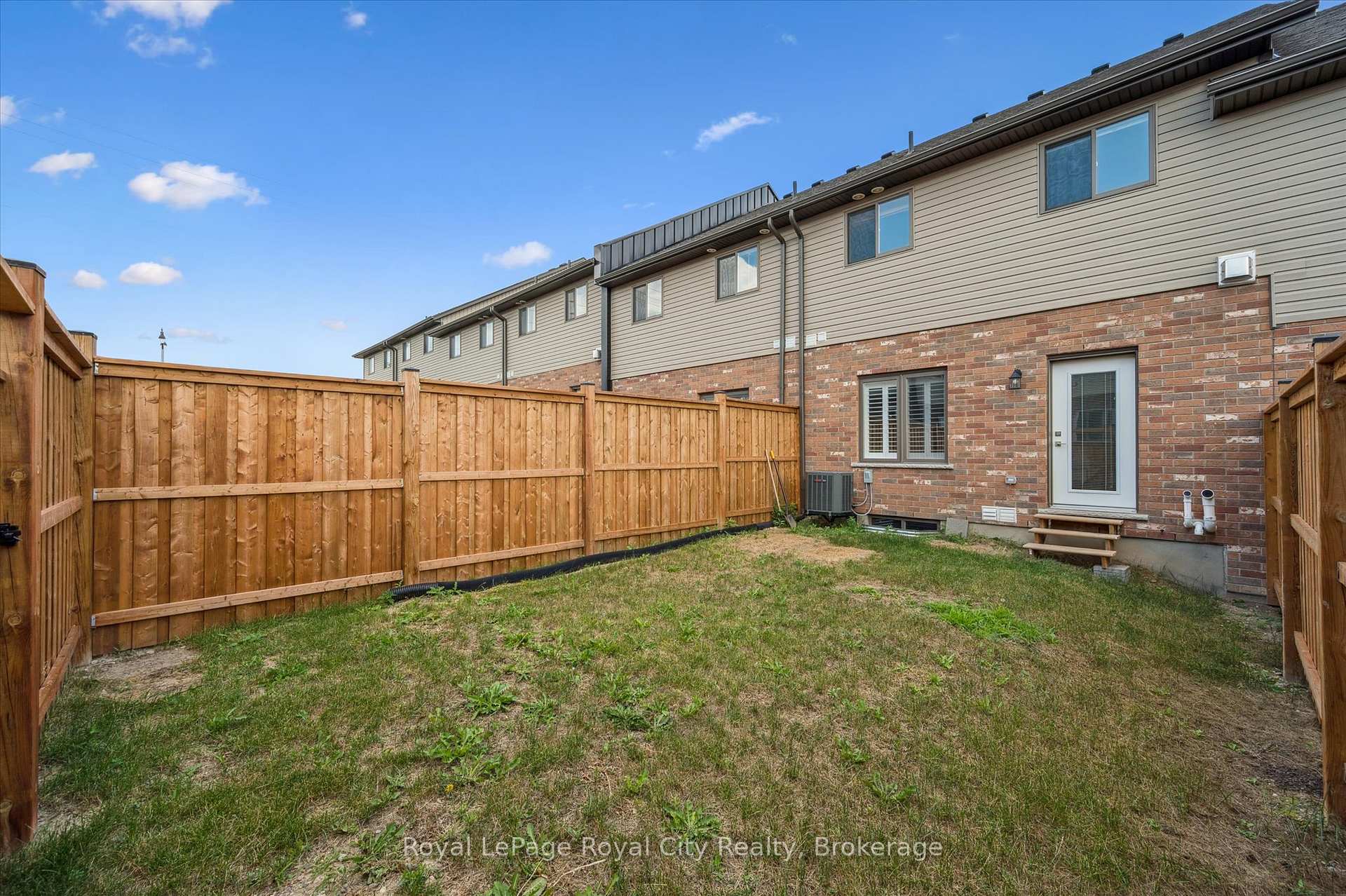 Photo 32 of 34 Wideman Boulevard, Guelph, Victoria North — HOMEH