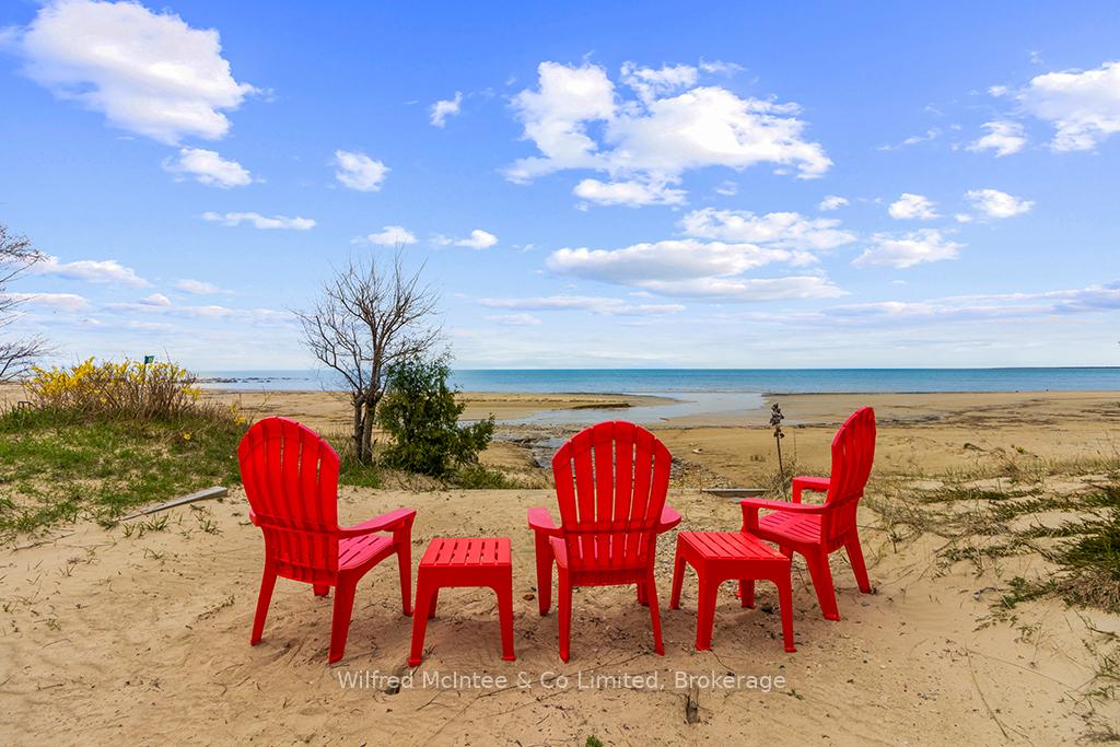 Photo 3 of 16 Shore Road, Vaughan, Vellore Village — HOMEH