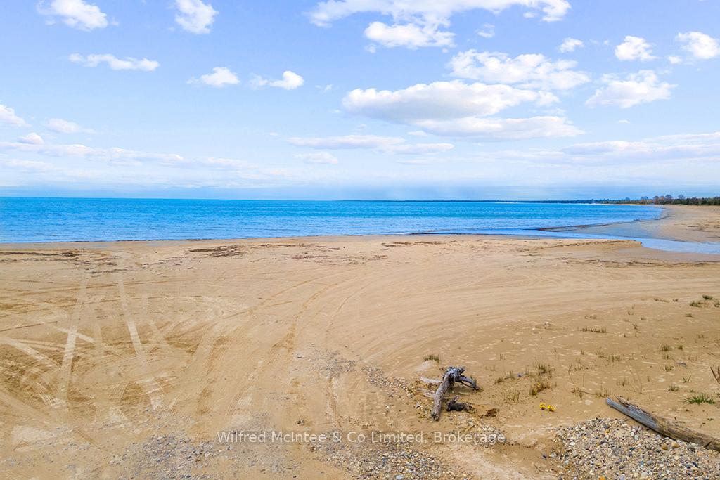 Photo 2 of 16 Shore Road, Vaughan, Vellore Village — HOMEH