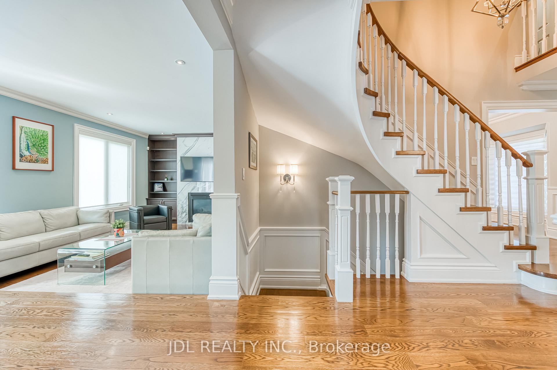 Photo 7 of 11 Heatherwood Crescent, Markham, Unionville — HOMEH