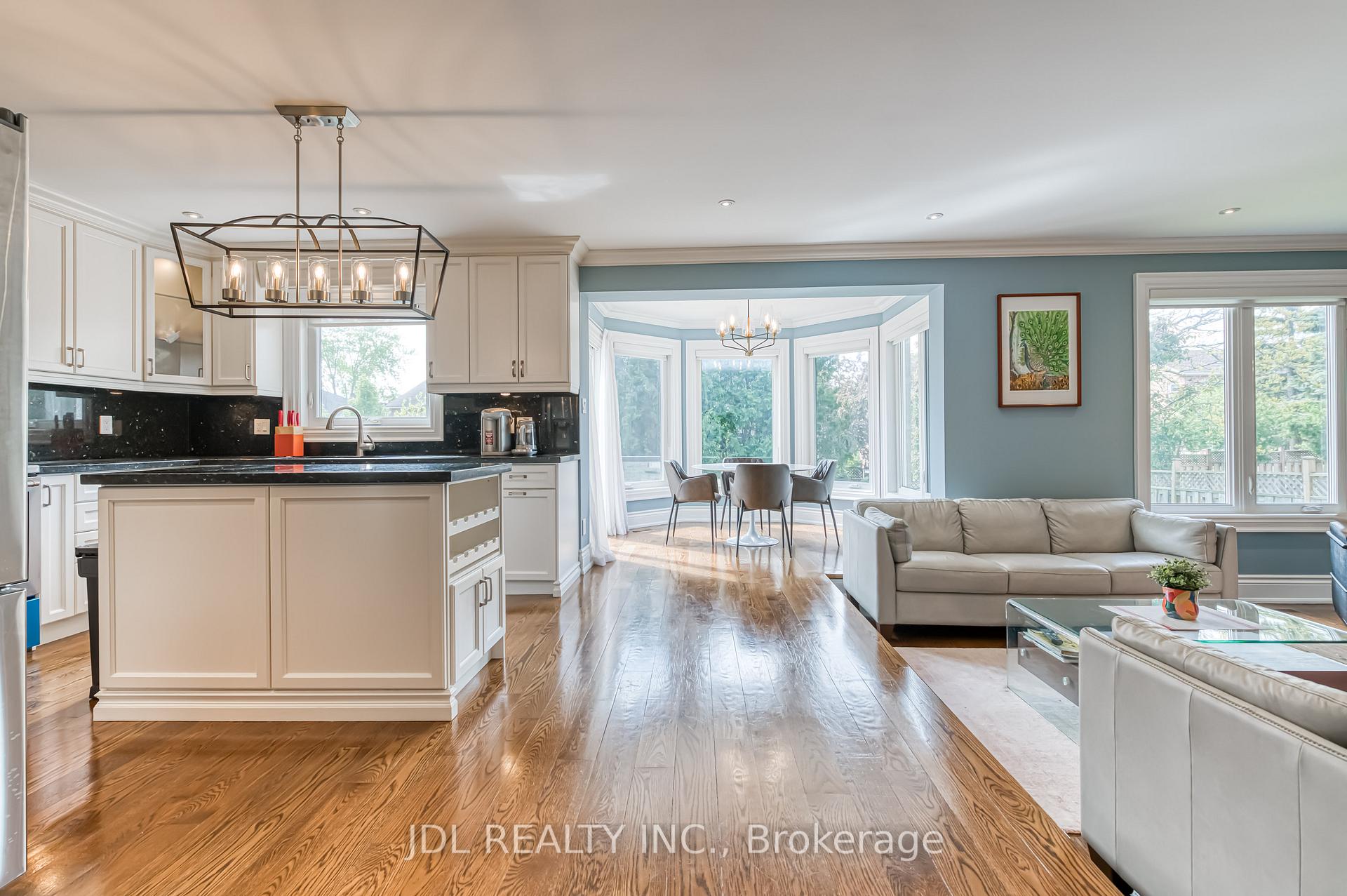 Photo 9 of 11 Heatherwood Crescent, Markham, Unionville — HOMEH