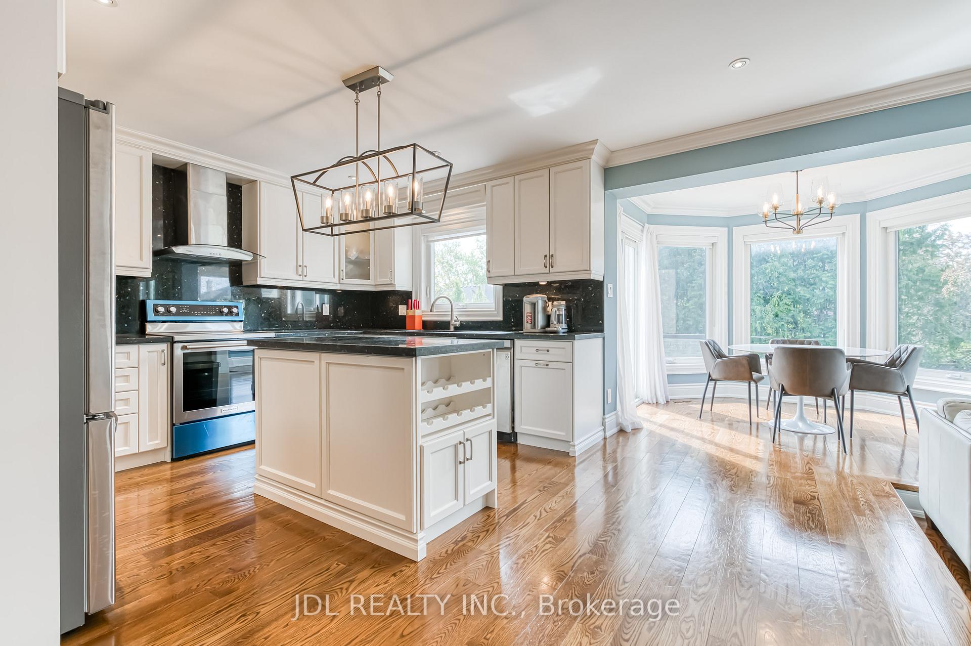 Photo 10 of 11 Heatherwood Crescent, Markham, Unionville — HOMEH