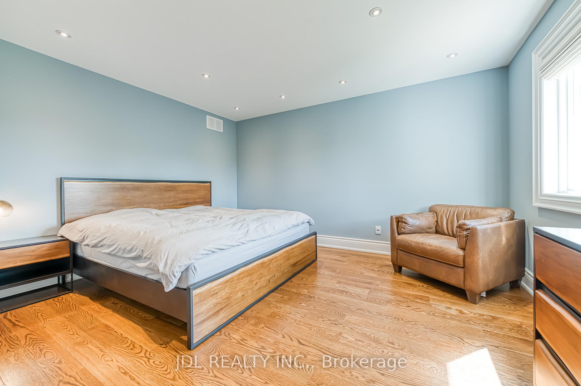 Photo 25 of 11 Heatherwood Crescent, Markham, Unionville — HOMEH