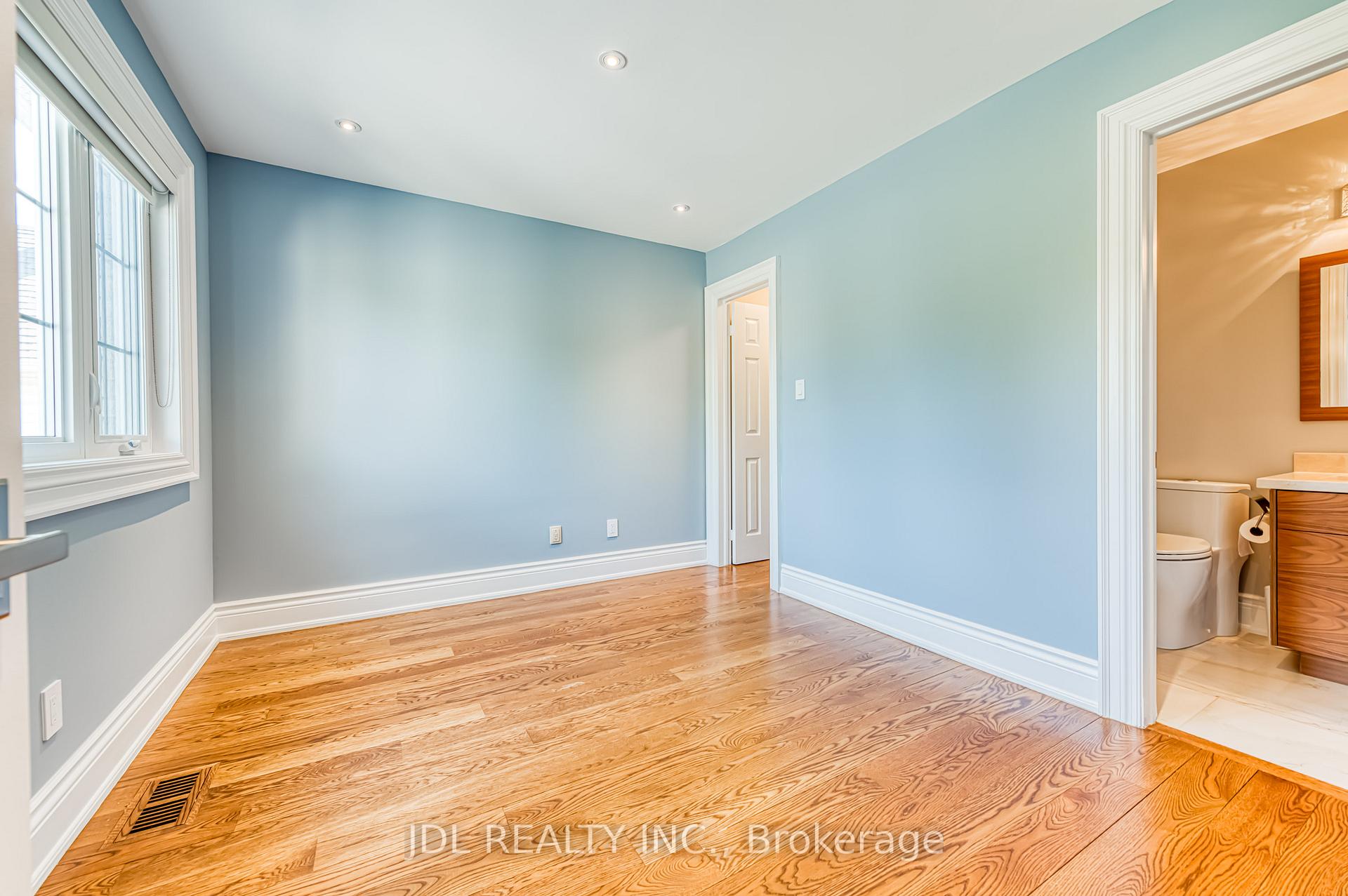 Photo 34 of 11 Heatherwood Crescent, Markham, Unionville — HOMEH