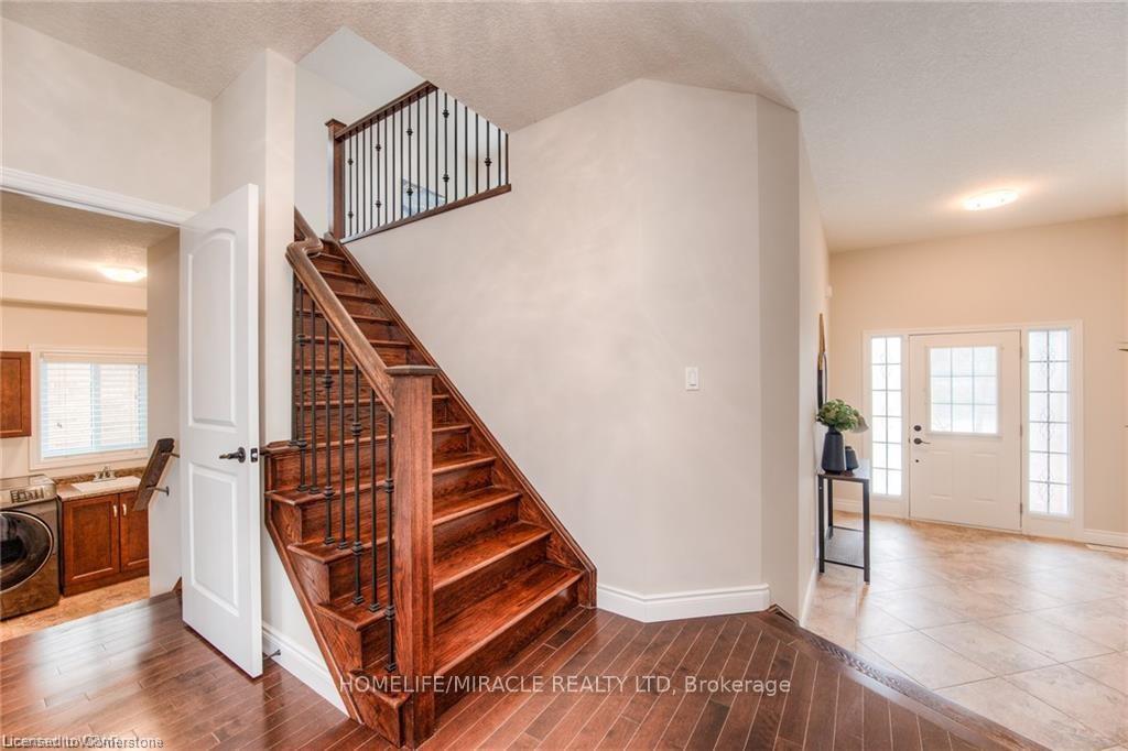 Photo 8 of 313 Zeller Drive, Kitchener, Grand River South — HOMEH
