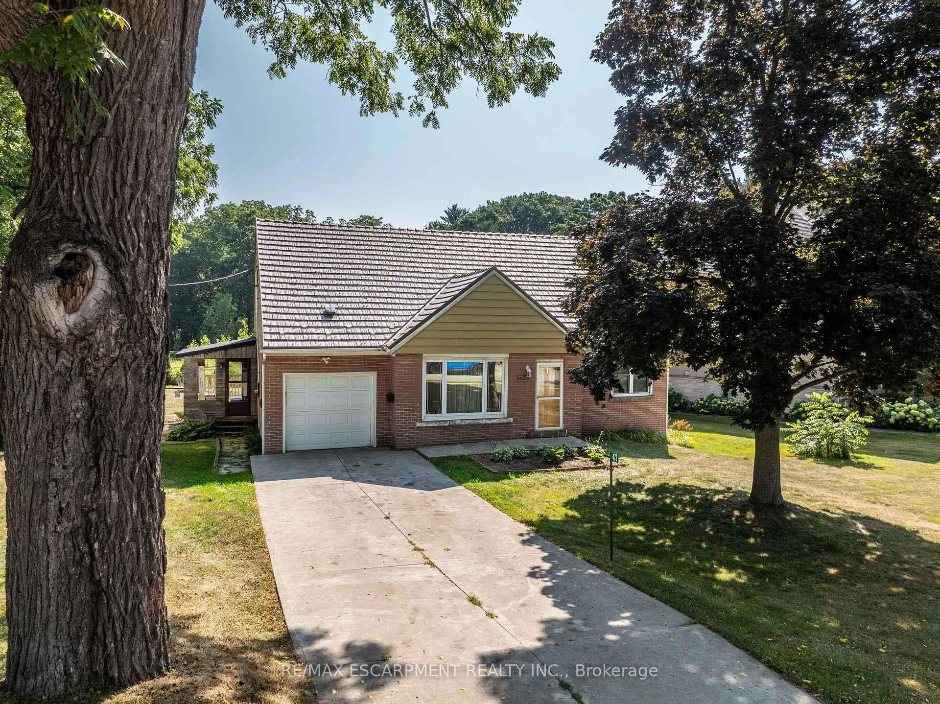 Photo 2 of 473 Hamilton Drive, Hamilton, Ancaster — HOMEH