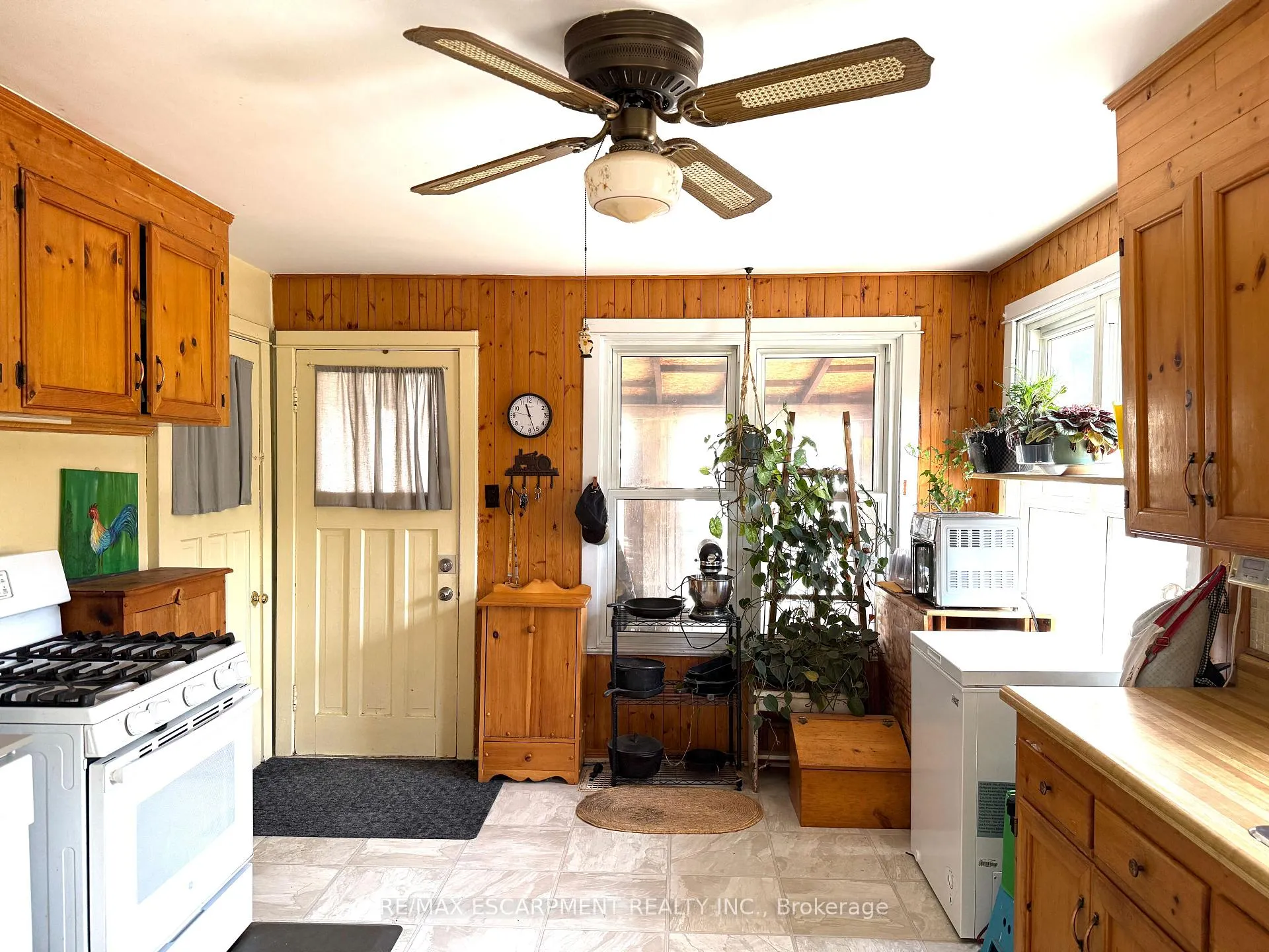 Photo 5 of 473 Hamilton Drive, Hamilton, Ancaster — HOMEH