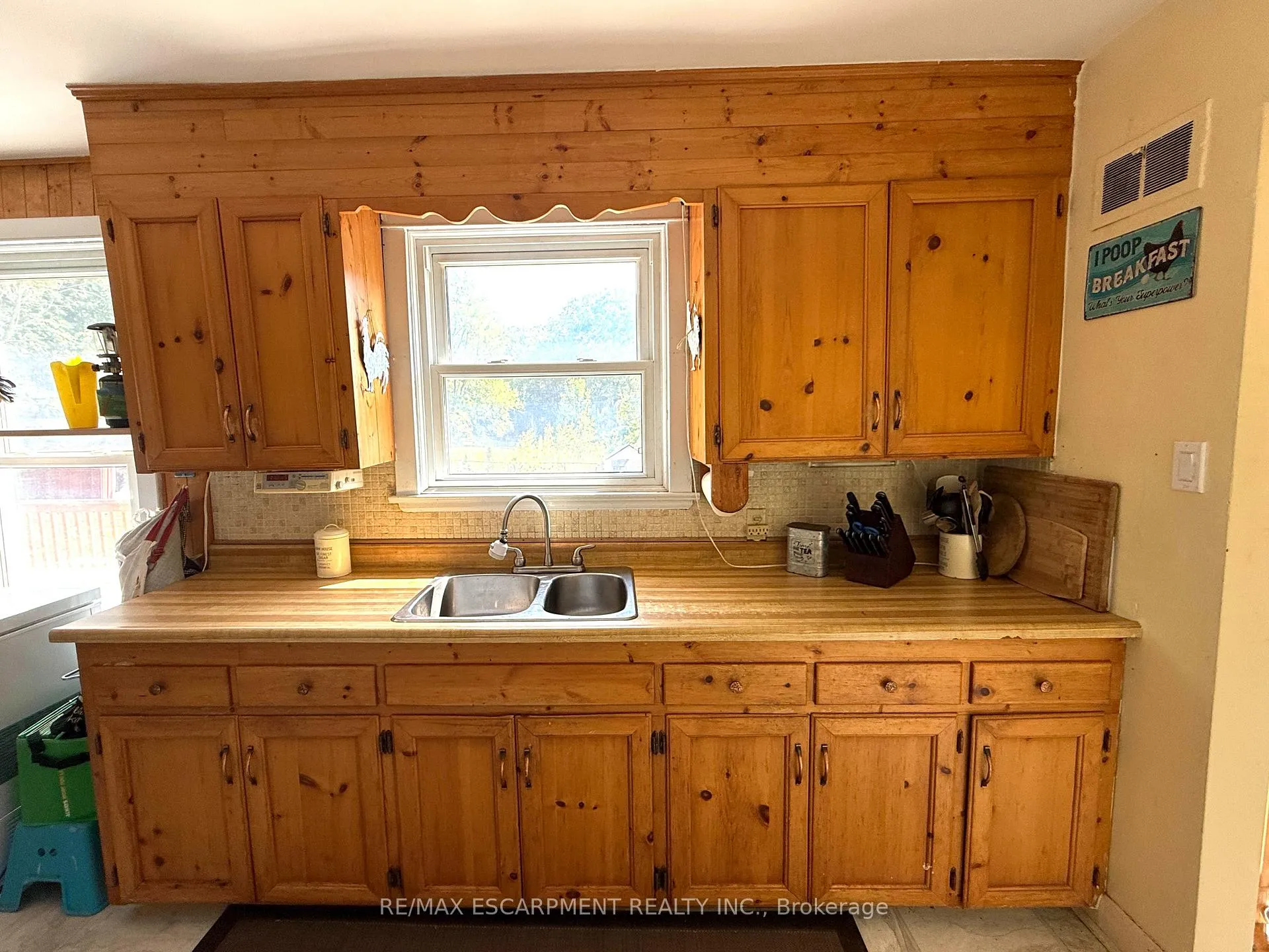 Photo 6 of 473 Hamilton Drive, Hamilton, Ancaster — HOMEH
