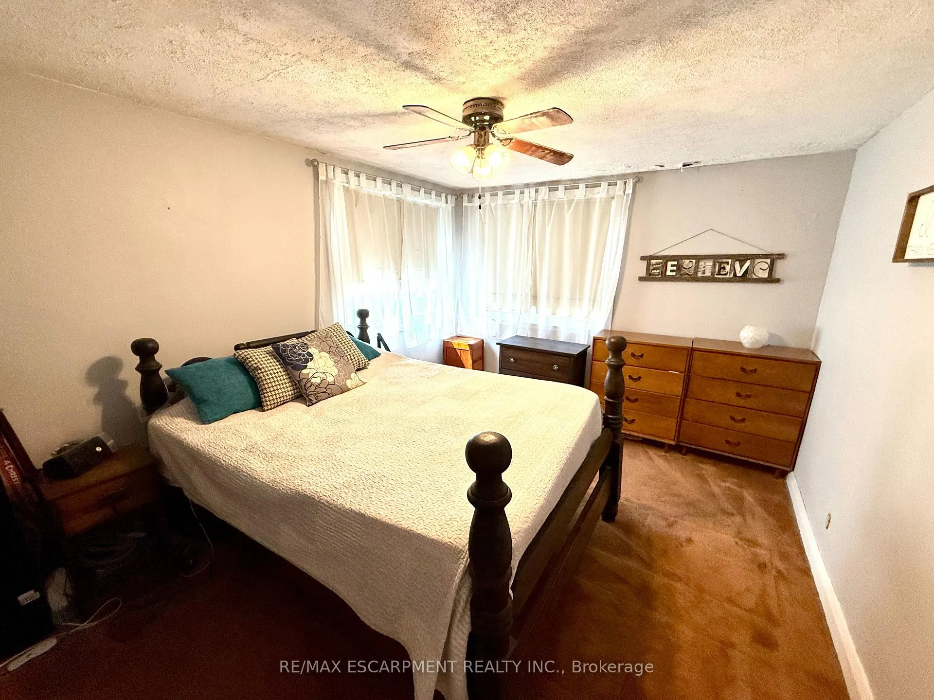 Photo 8 of 473 Hamilton Drive, Hamilton, Ancaster — HOMEH