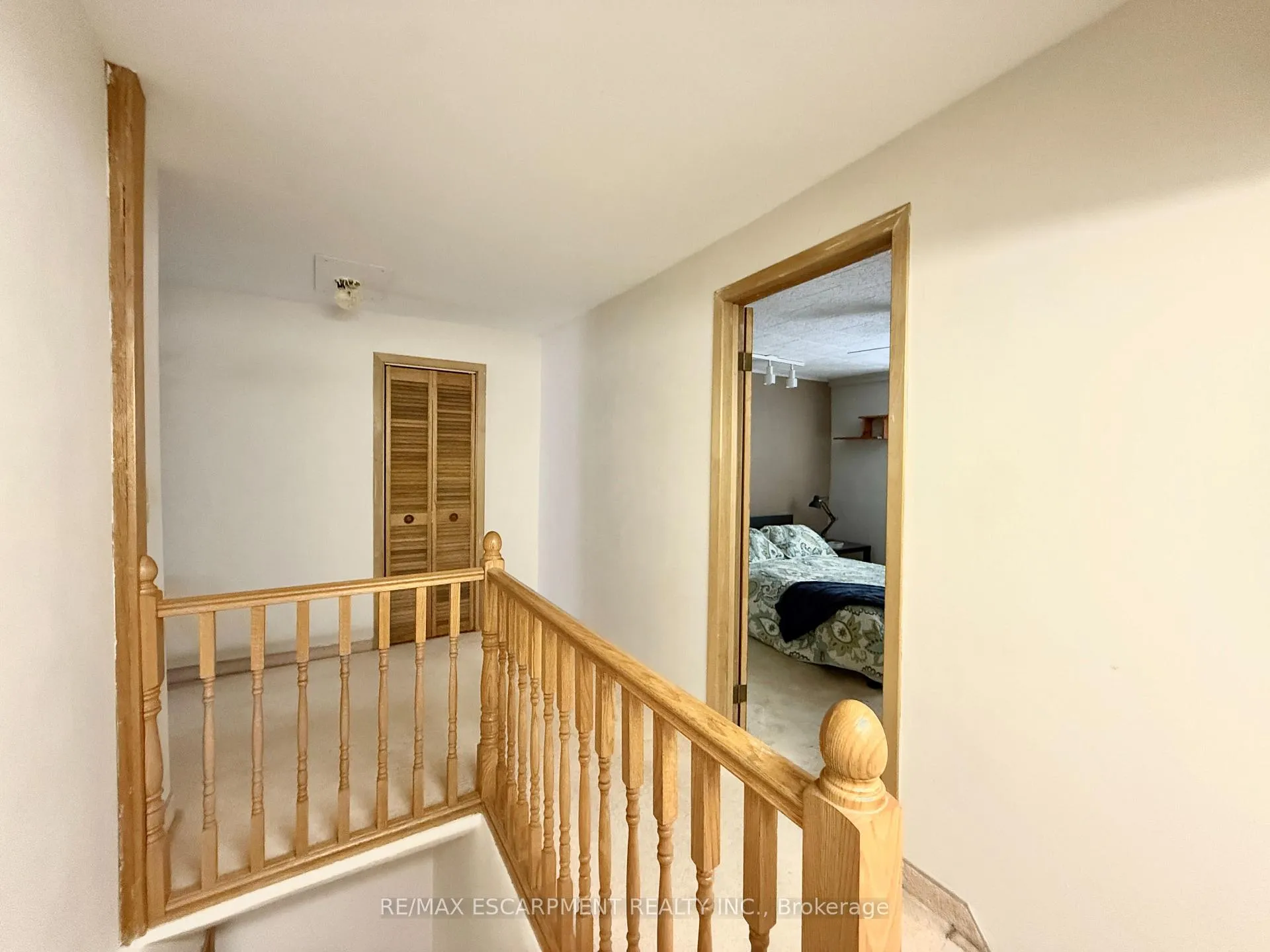 Photo 10 of 473 Hamilton Drive, Hamilton, Ancaster — HOMEH