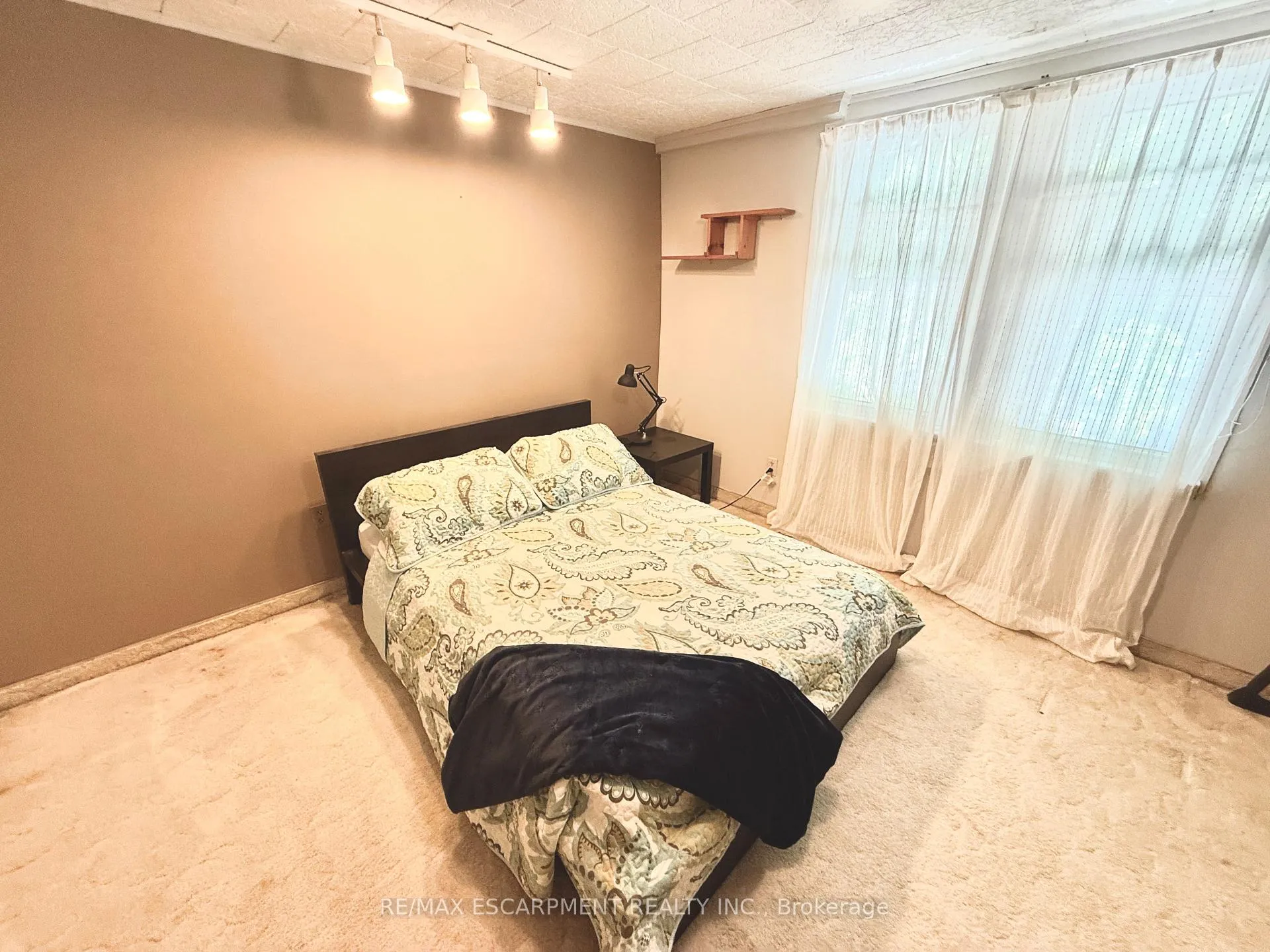 Photo 11 of 473 Hamilton Drive, Hamilton, Ancaster — HOMEH