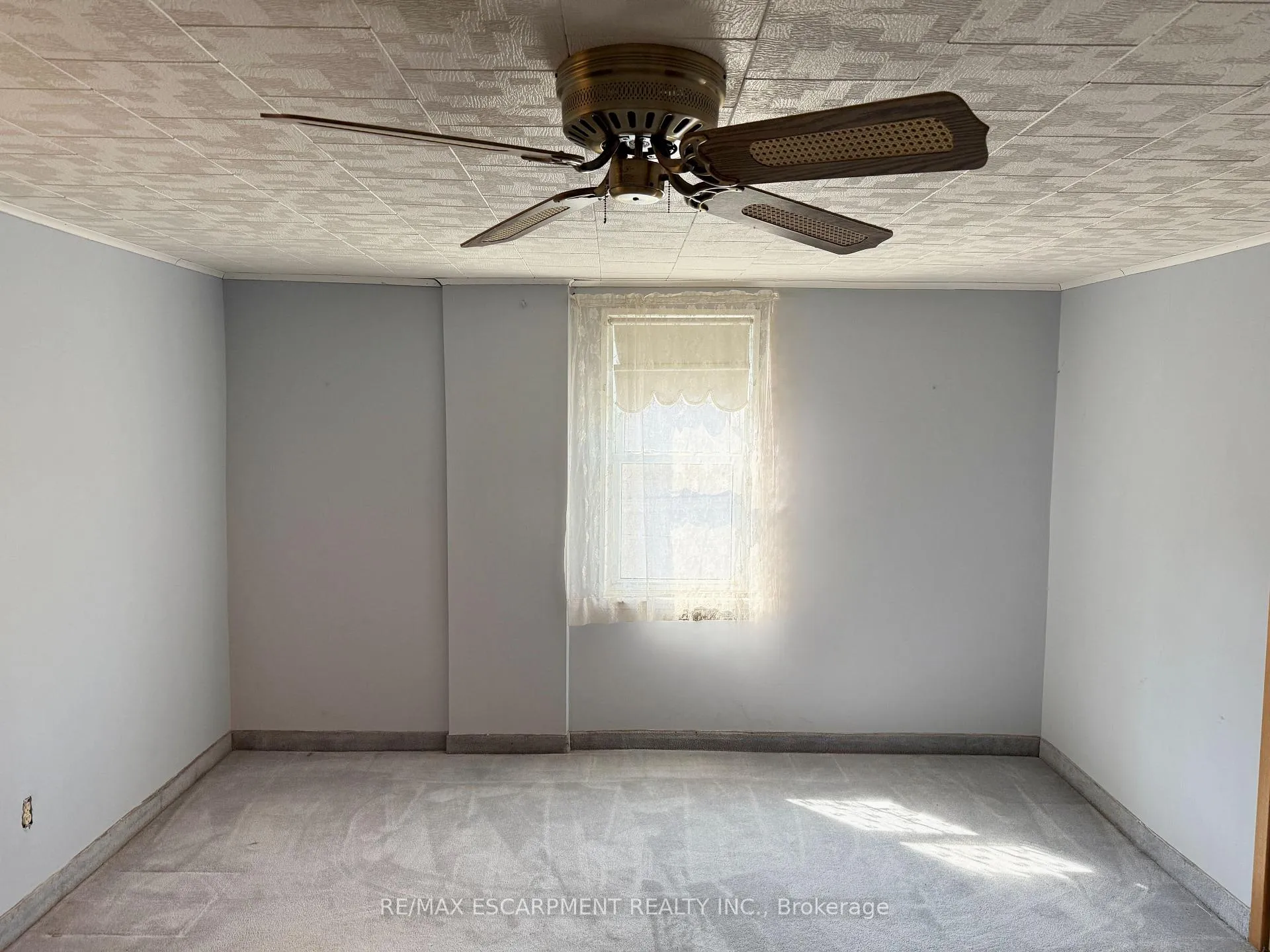 Photo 12 of 473 Hamilton Drive, Hamilton, Ancaster — HOMEH