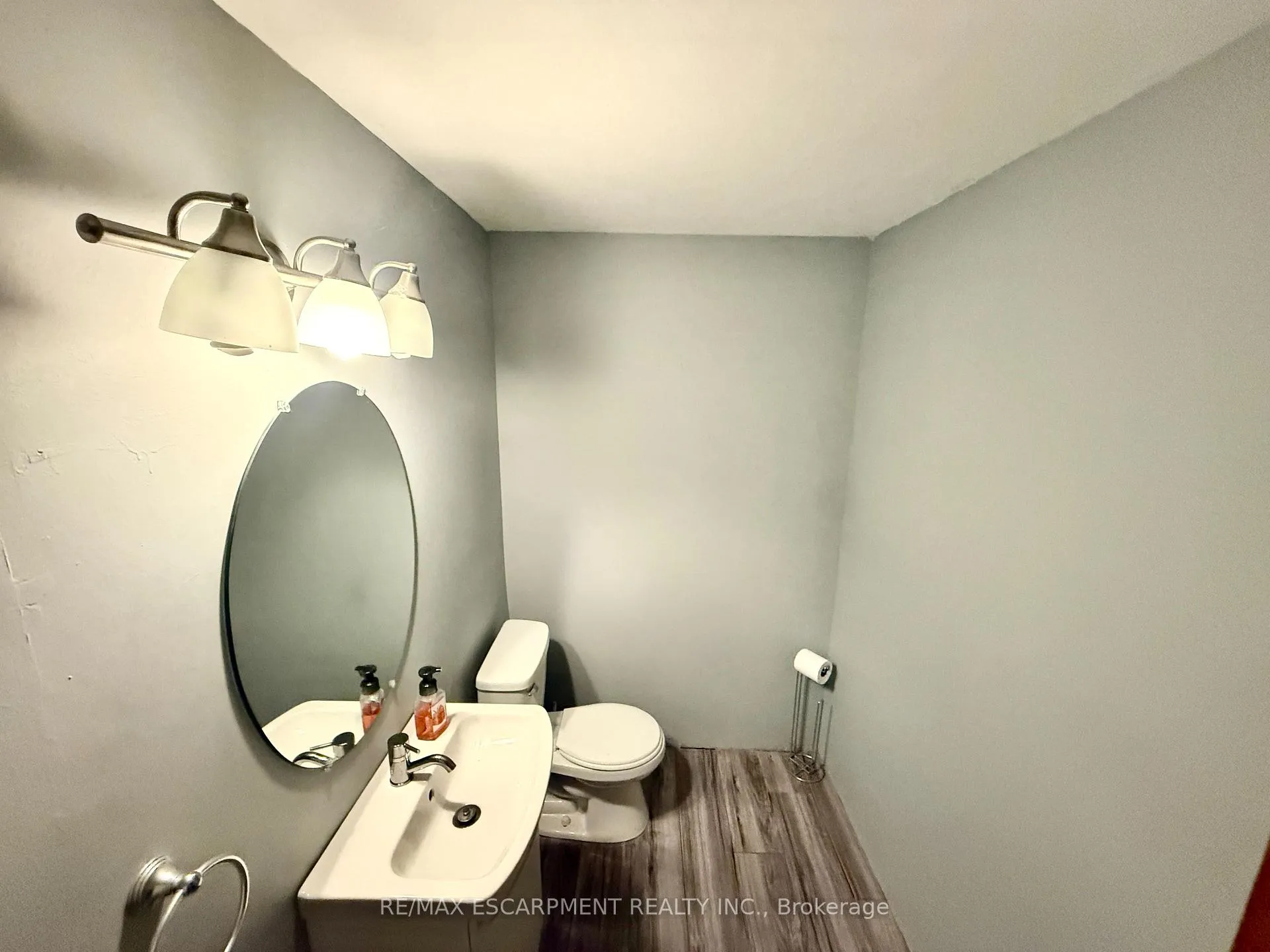 Photo 13 of 473 Hamilton Drive, Hamilton, Ancaster — HOMEH
