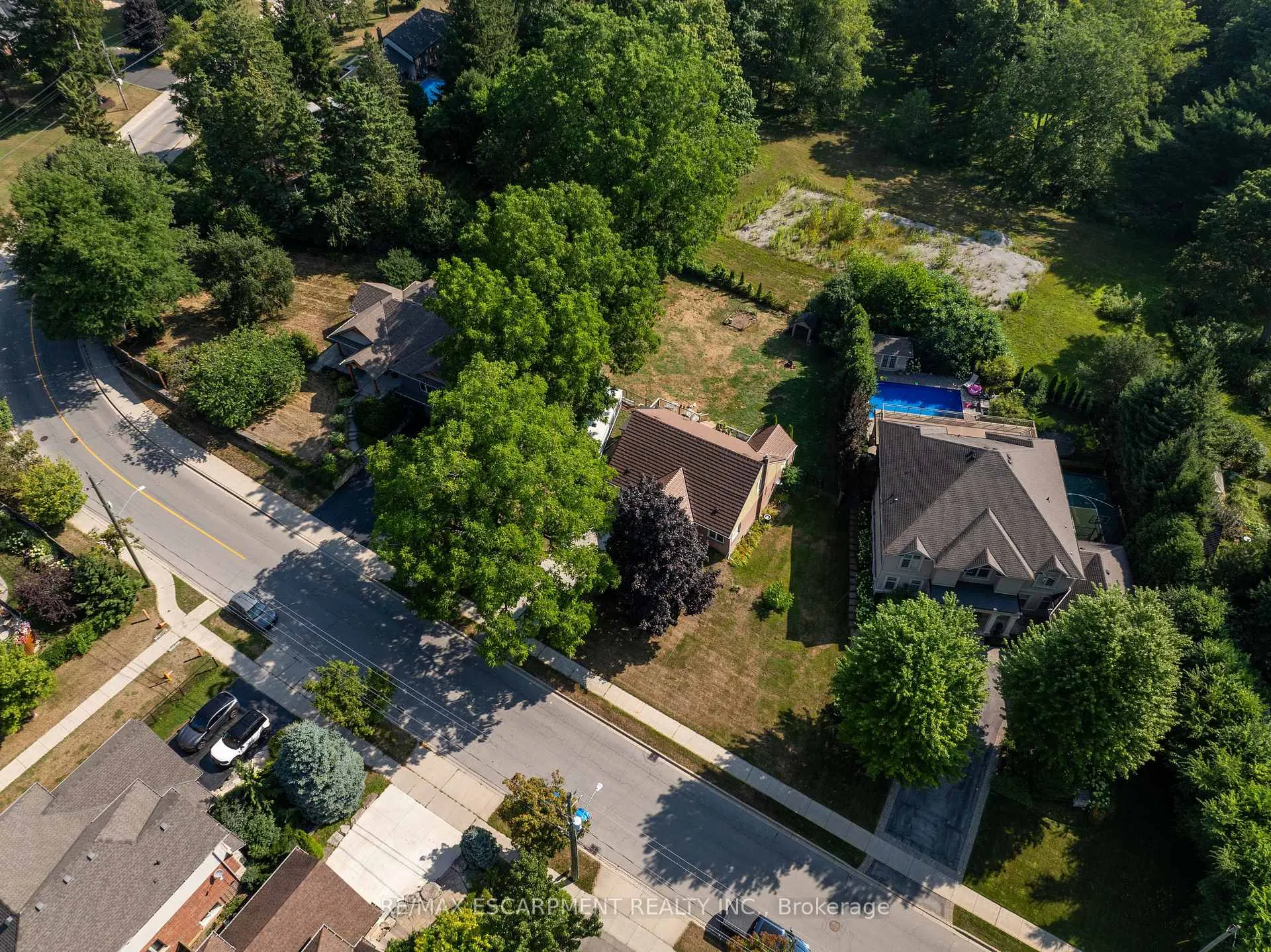 Photo 16 of 473 Hamilton Drive, Hamilton, Ancaster — HOMEH